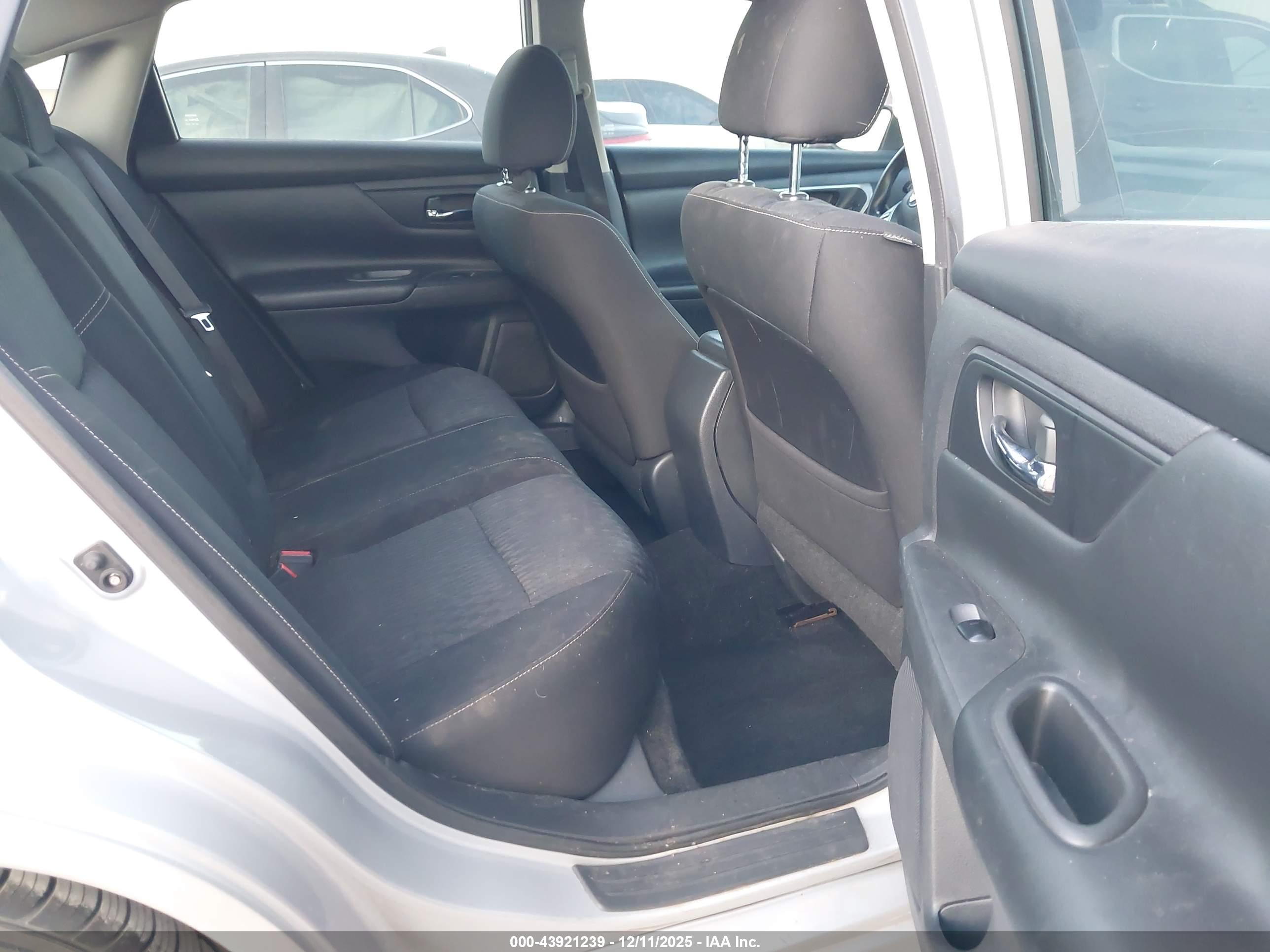 NISSAN ALTIMA image 8
