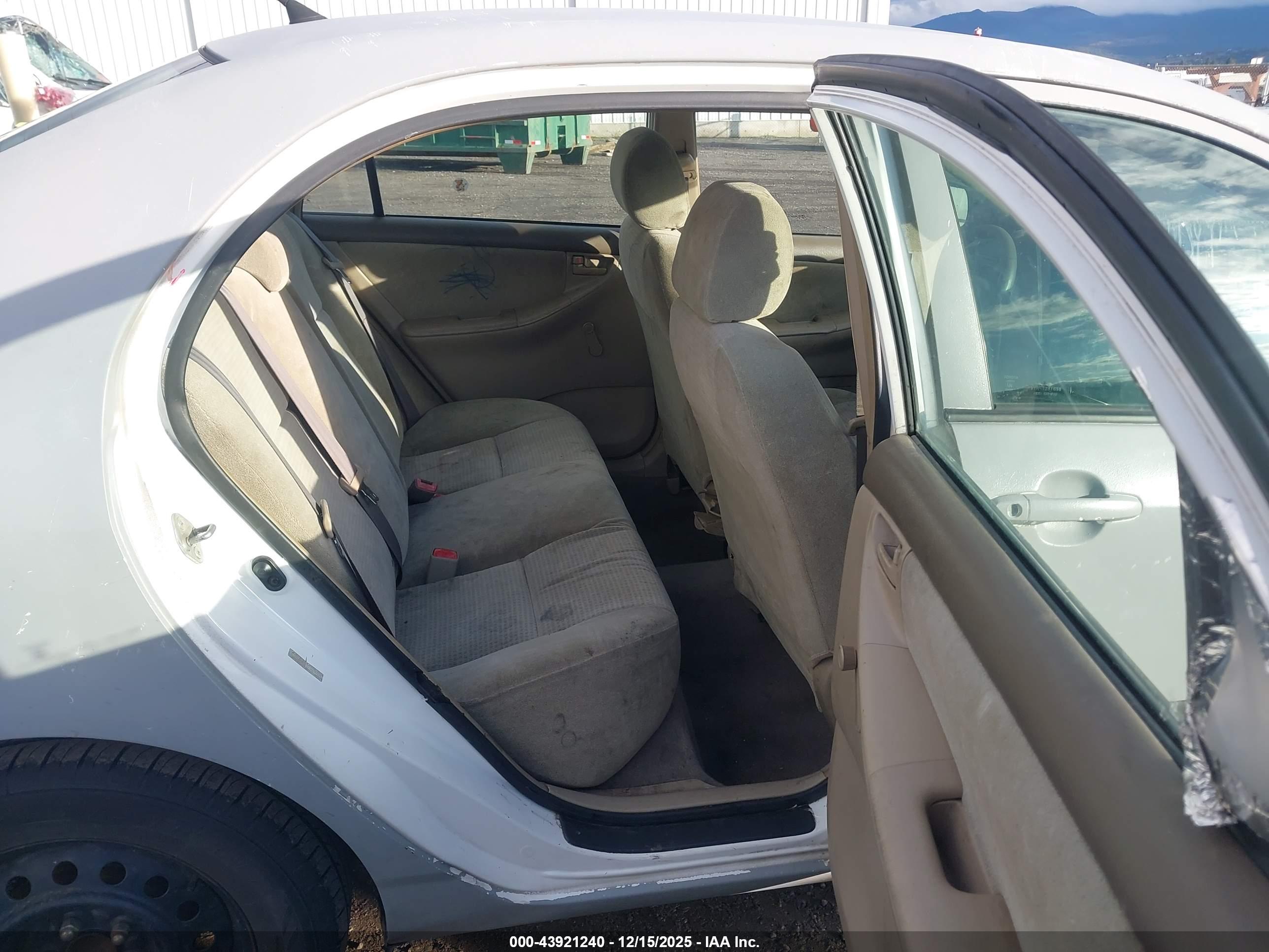 TOYOTA COROLLA image 8