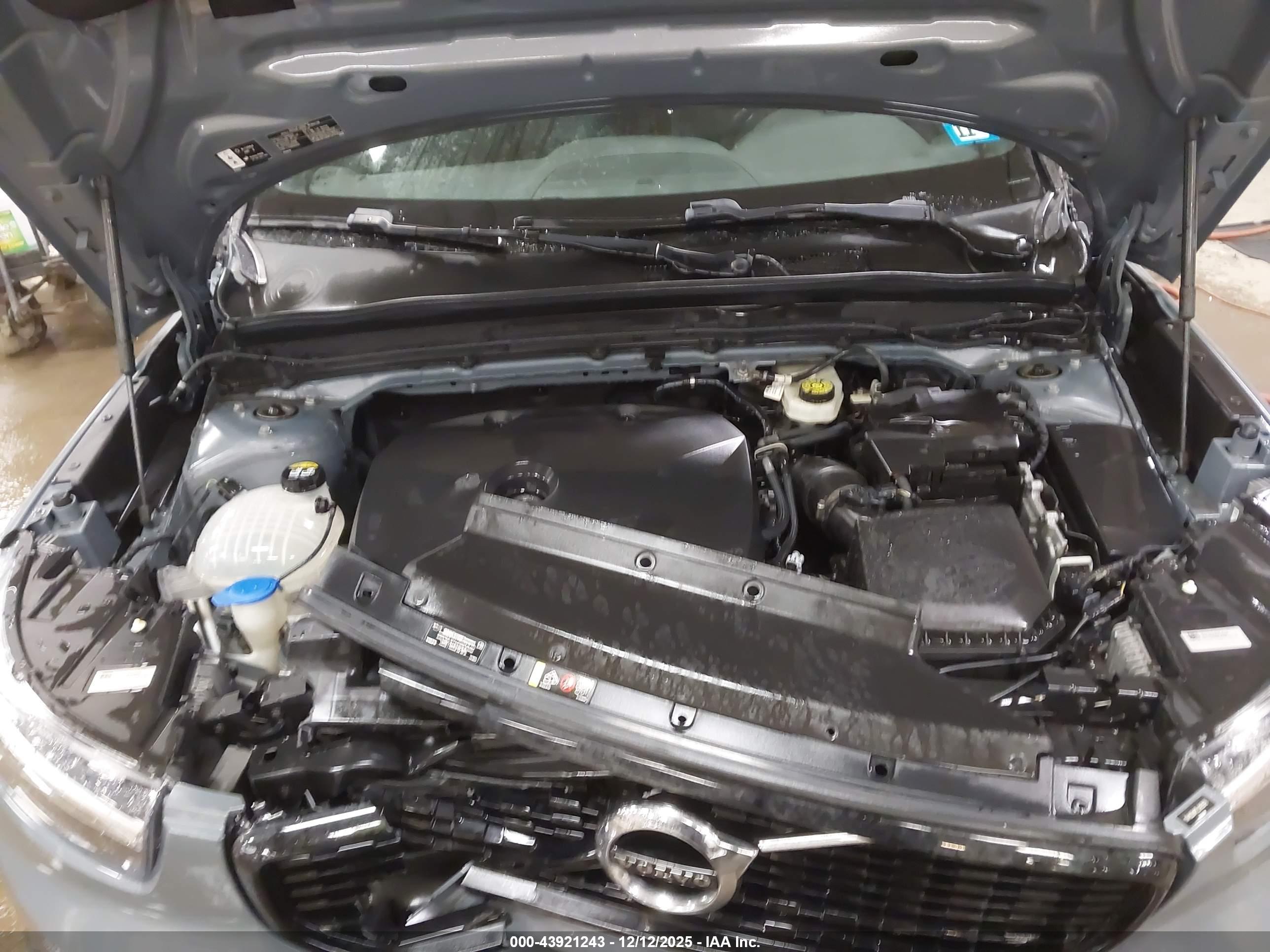 VOLVO XC40 image 10