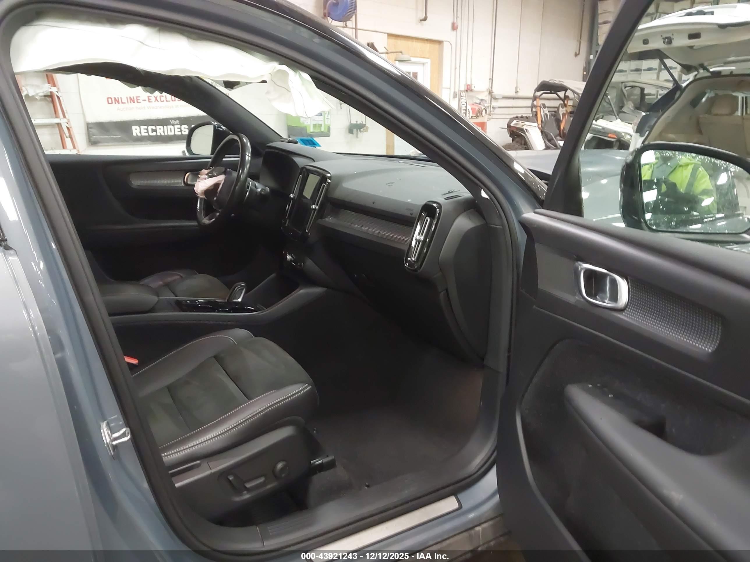 VOLVO XC40 image 5