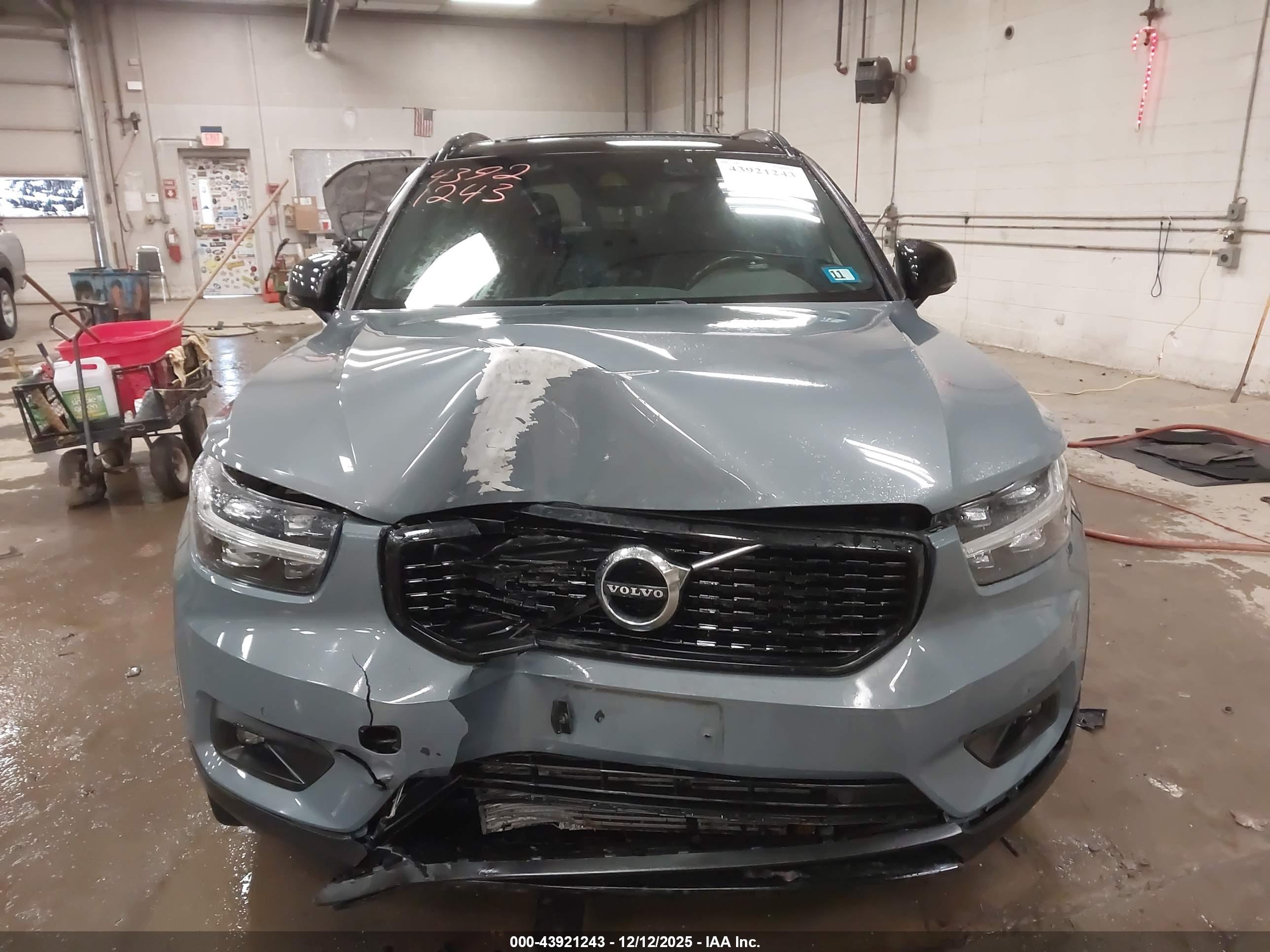 VOLVO XC40 image 6
