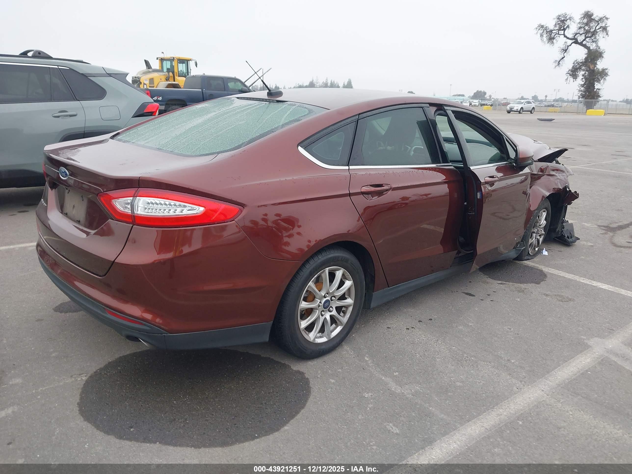 FORD FUSION image 4