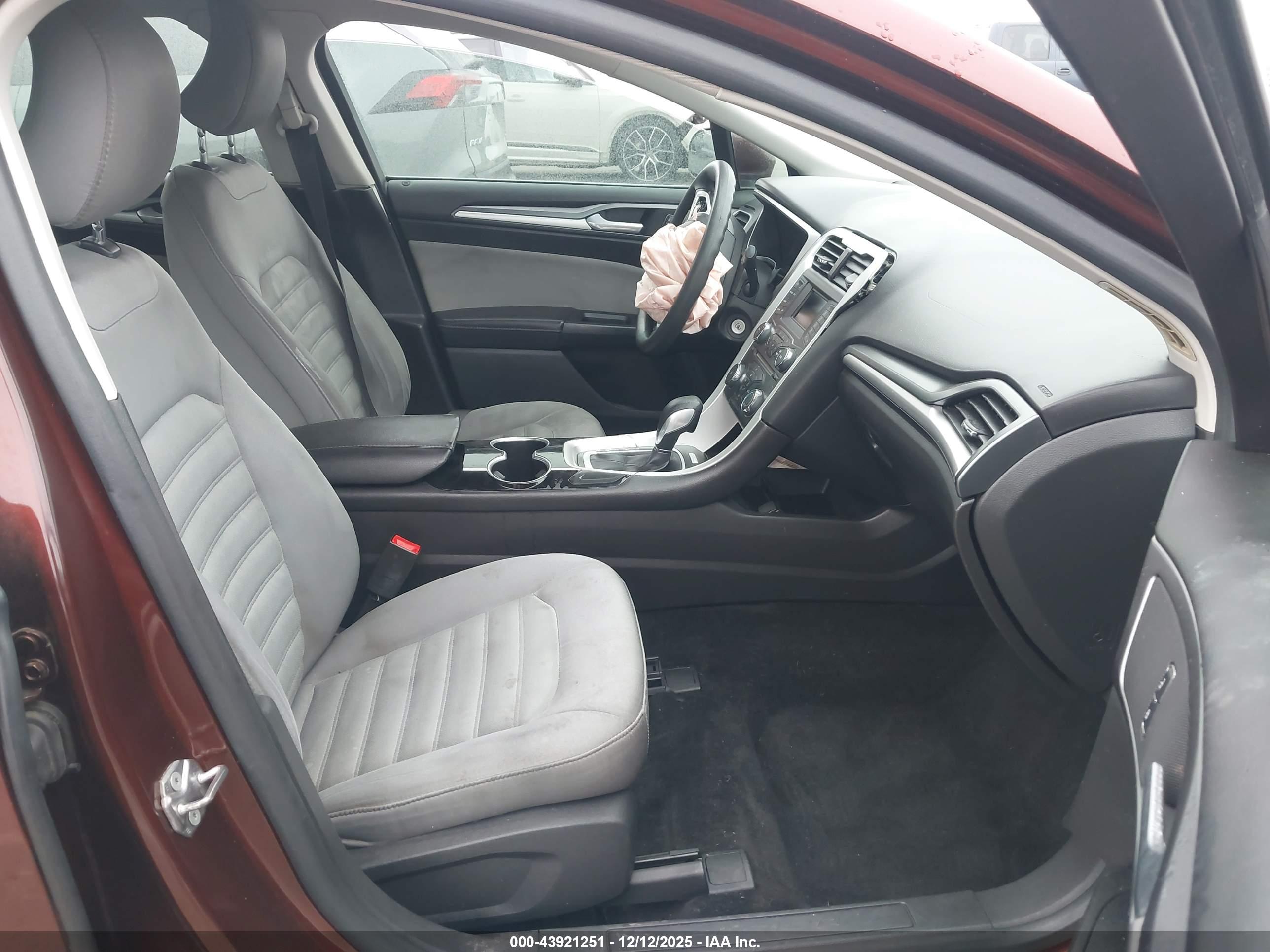 FORD FUSION image 5