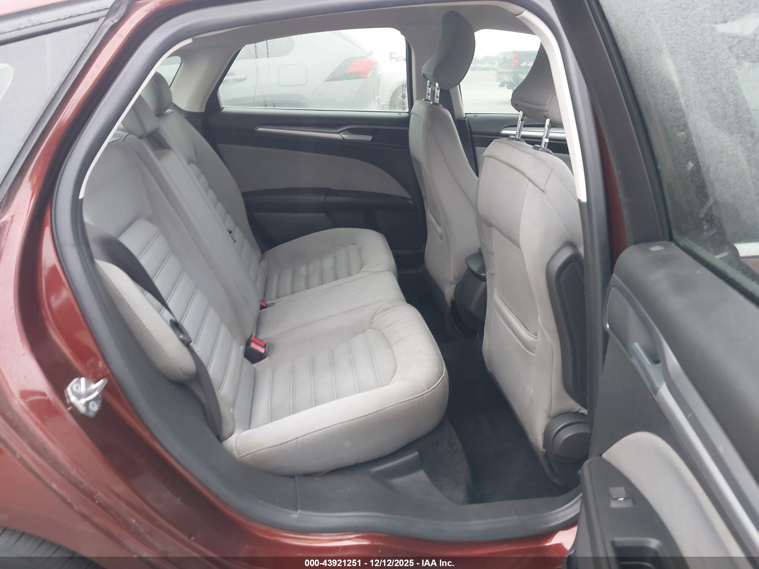 FORD FUSION image 8