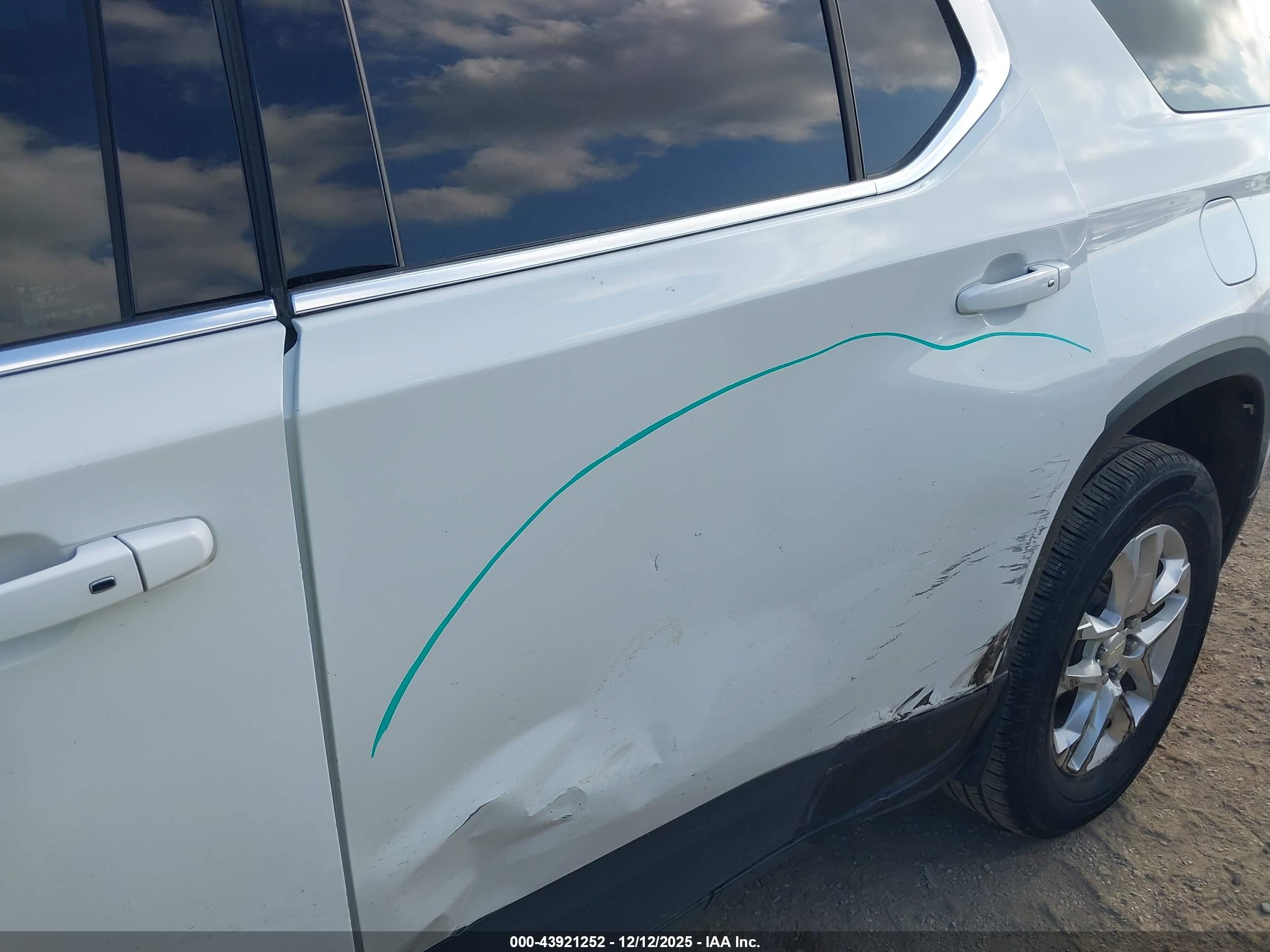 CHEVROLET TRAVERSE image 6