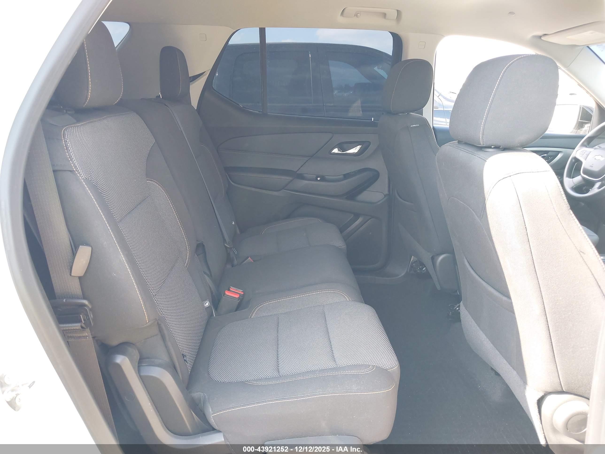 CHEVROLET TRAVERSE image 8