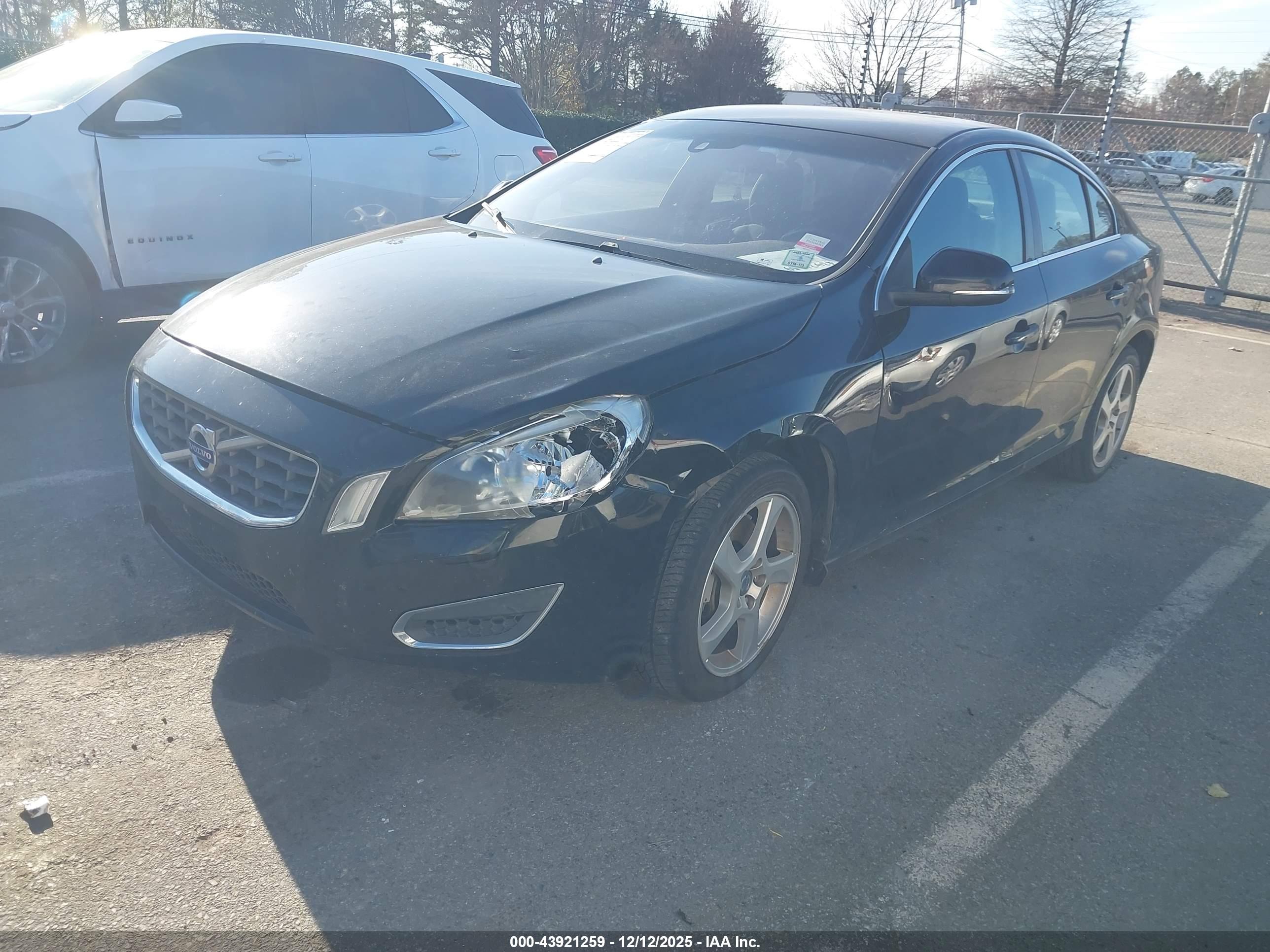 VOLVO S60 image 2