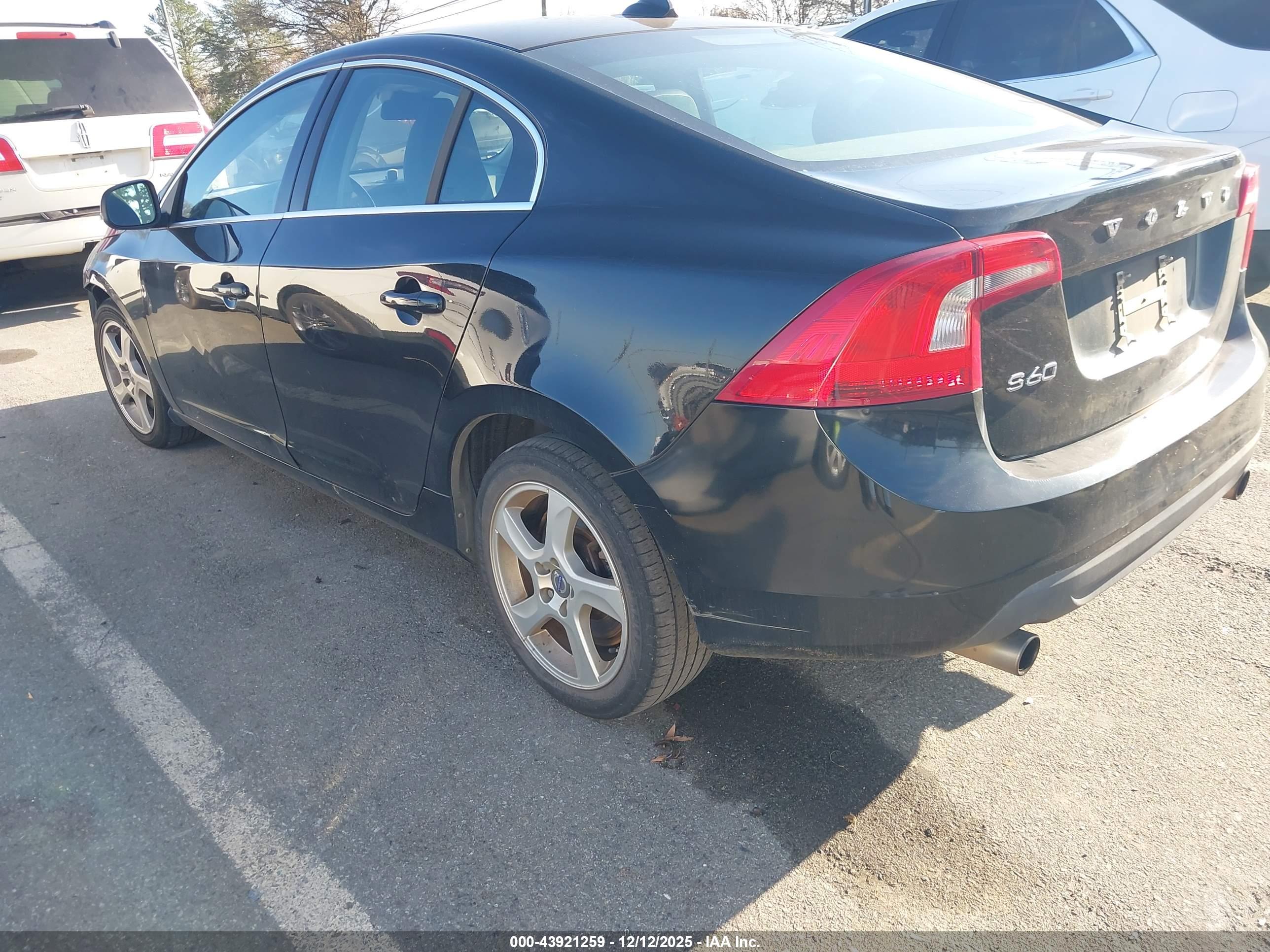 VOLVO S60 image 3