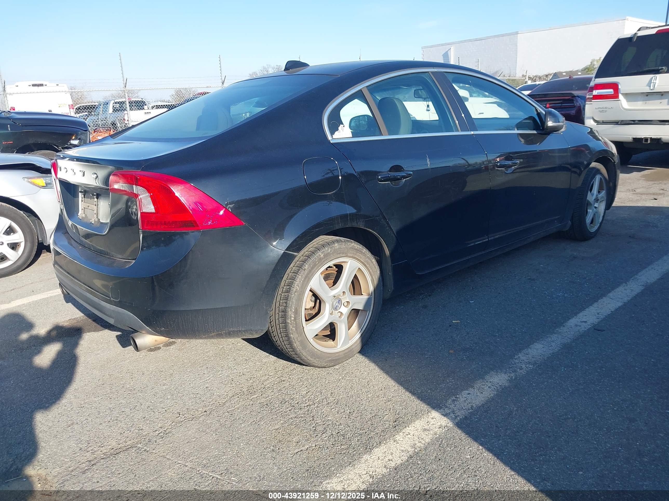 VOLVO S60 image 4