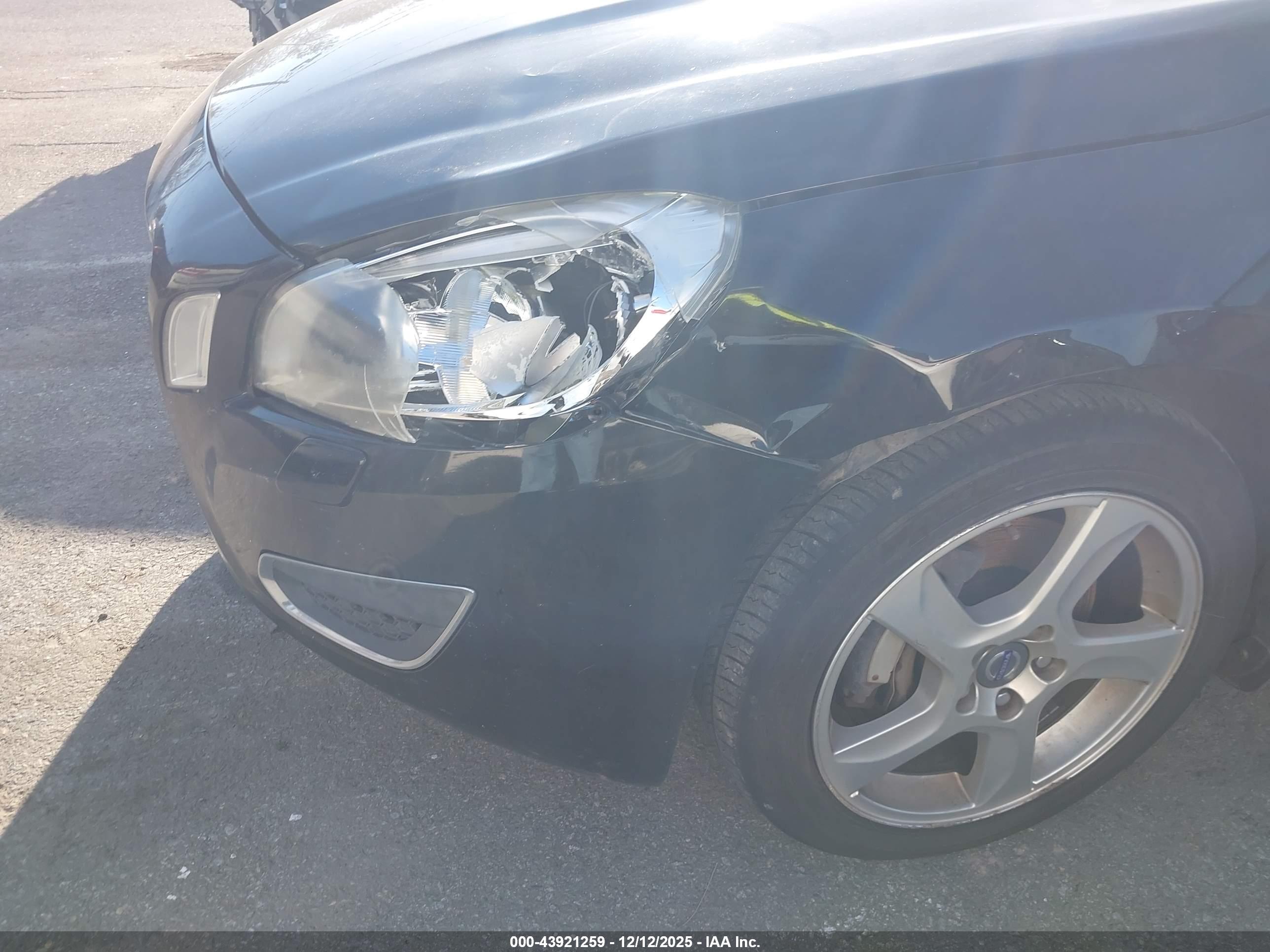 VOLVO S60 image 6