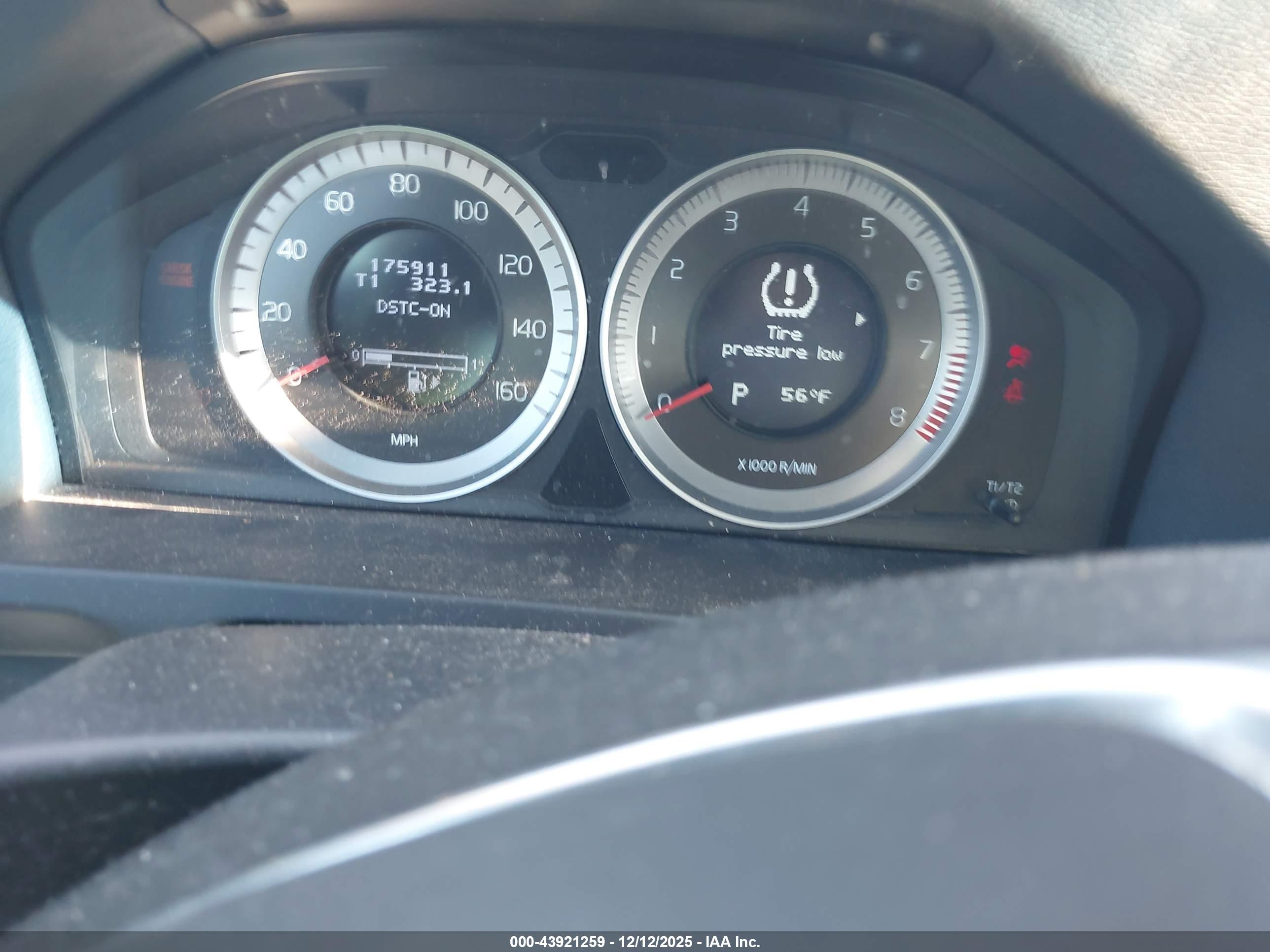 VOLVO S60 image 7