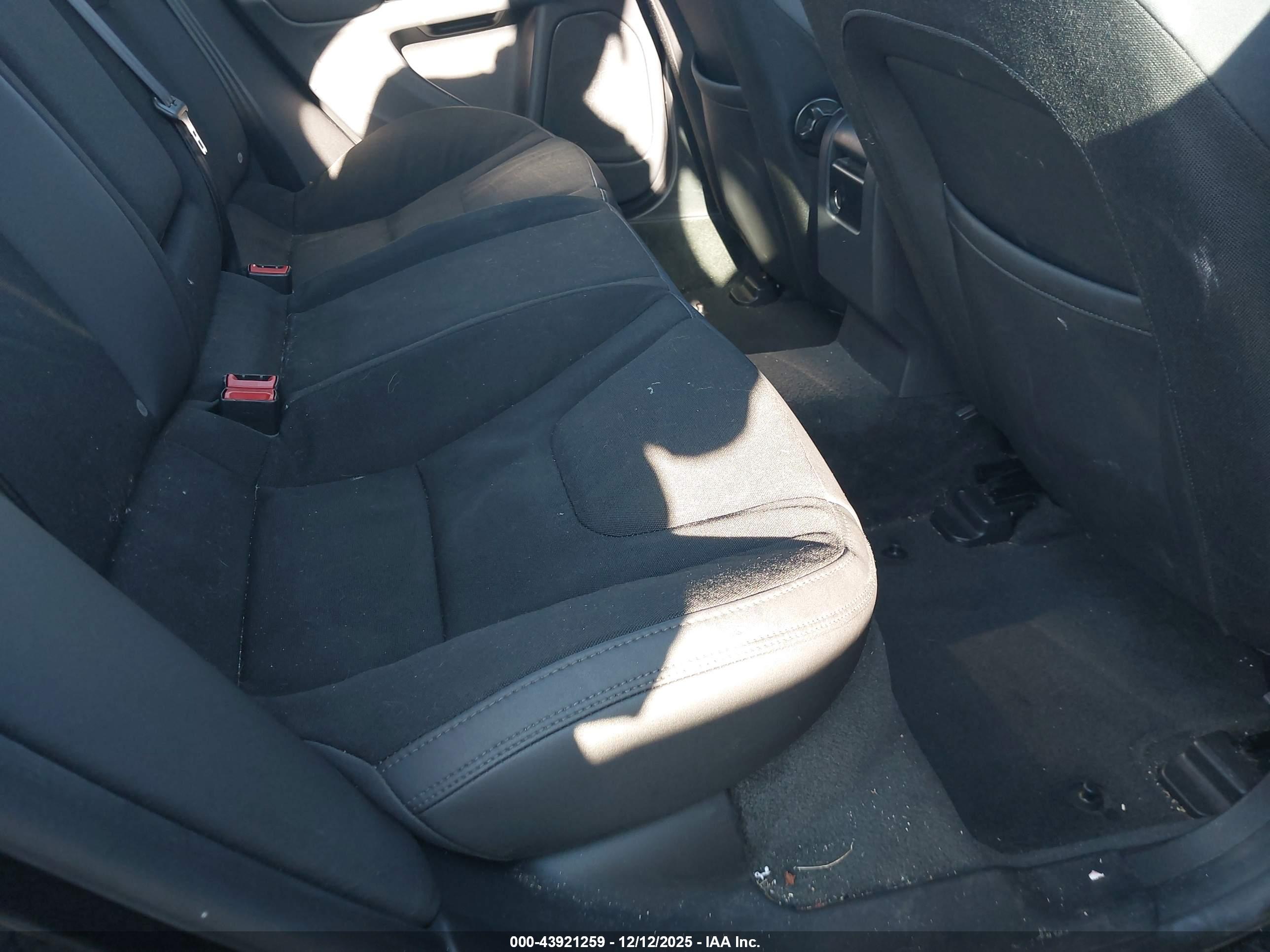 VOLVO S60 image 8