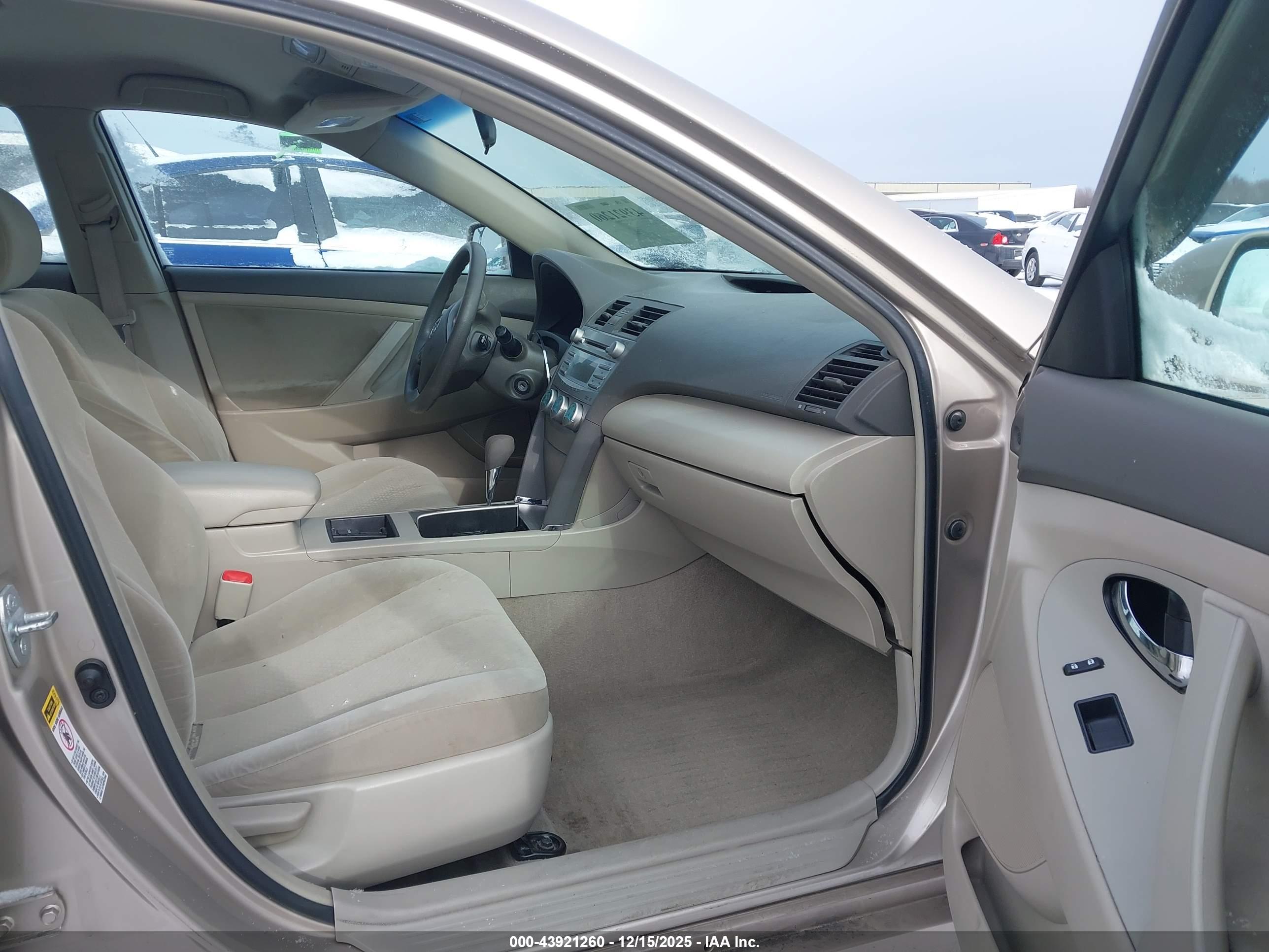 TOYOTA CAMRY image 5