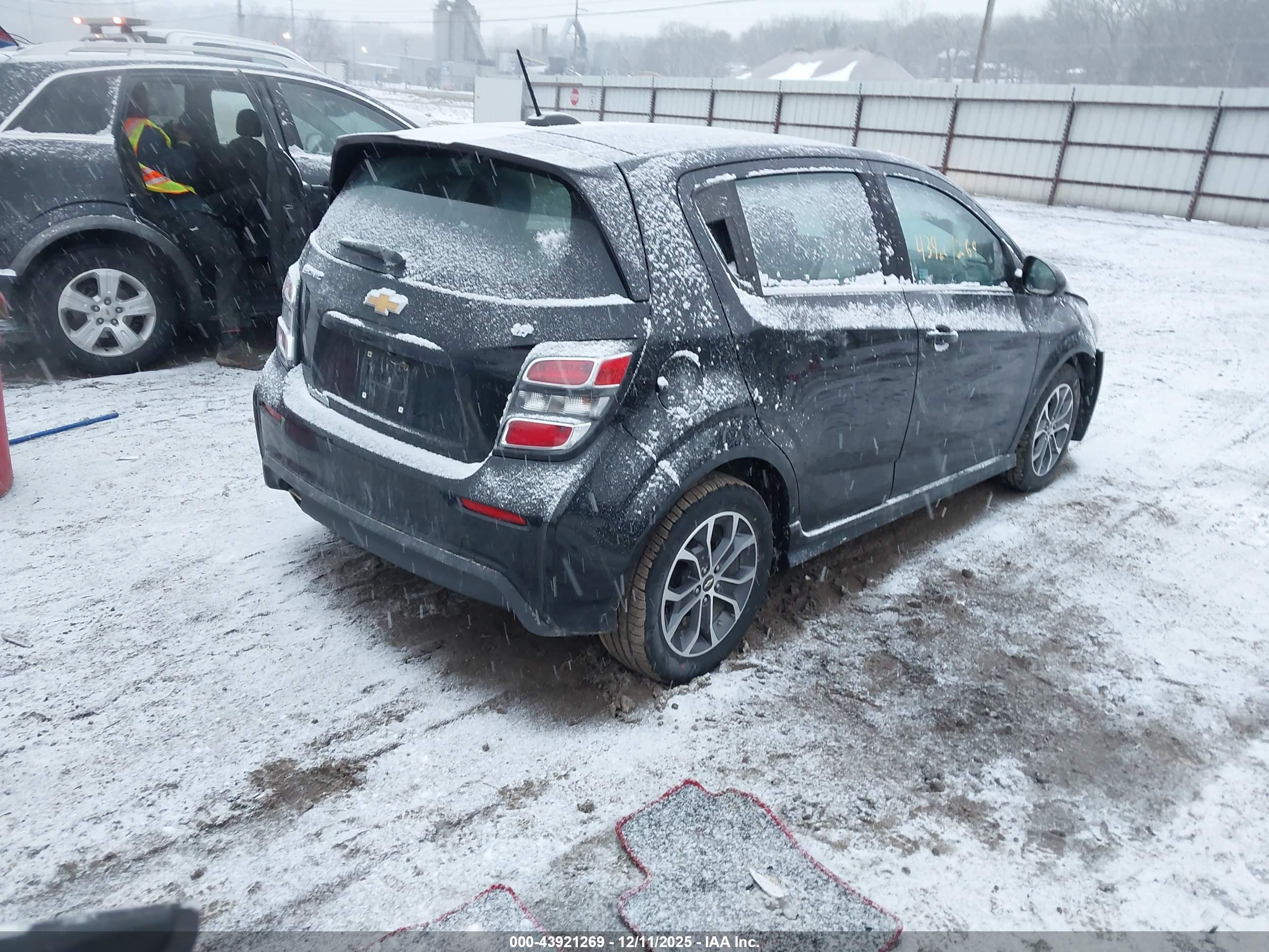 CHEVROLET SONIC image 4