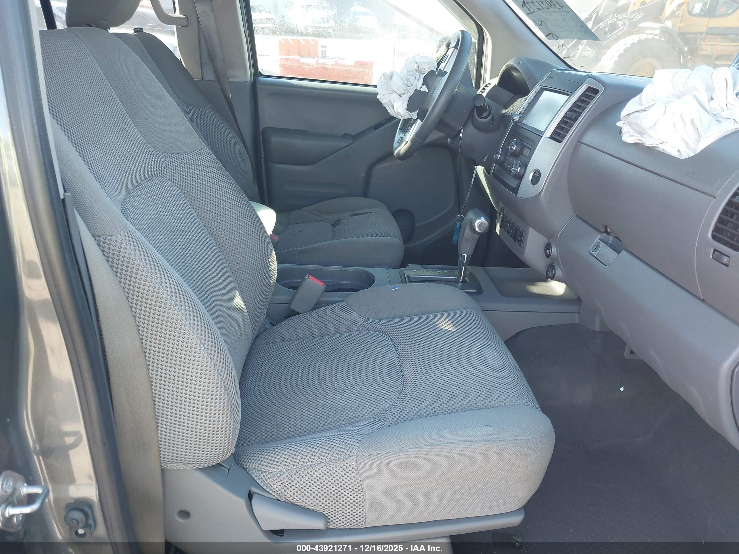 NISSAN FRONTIER image 5