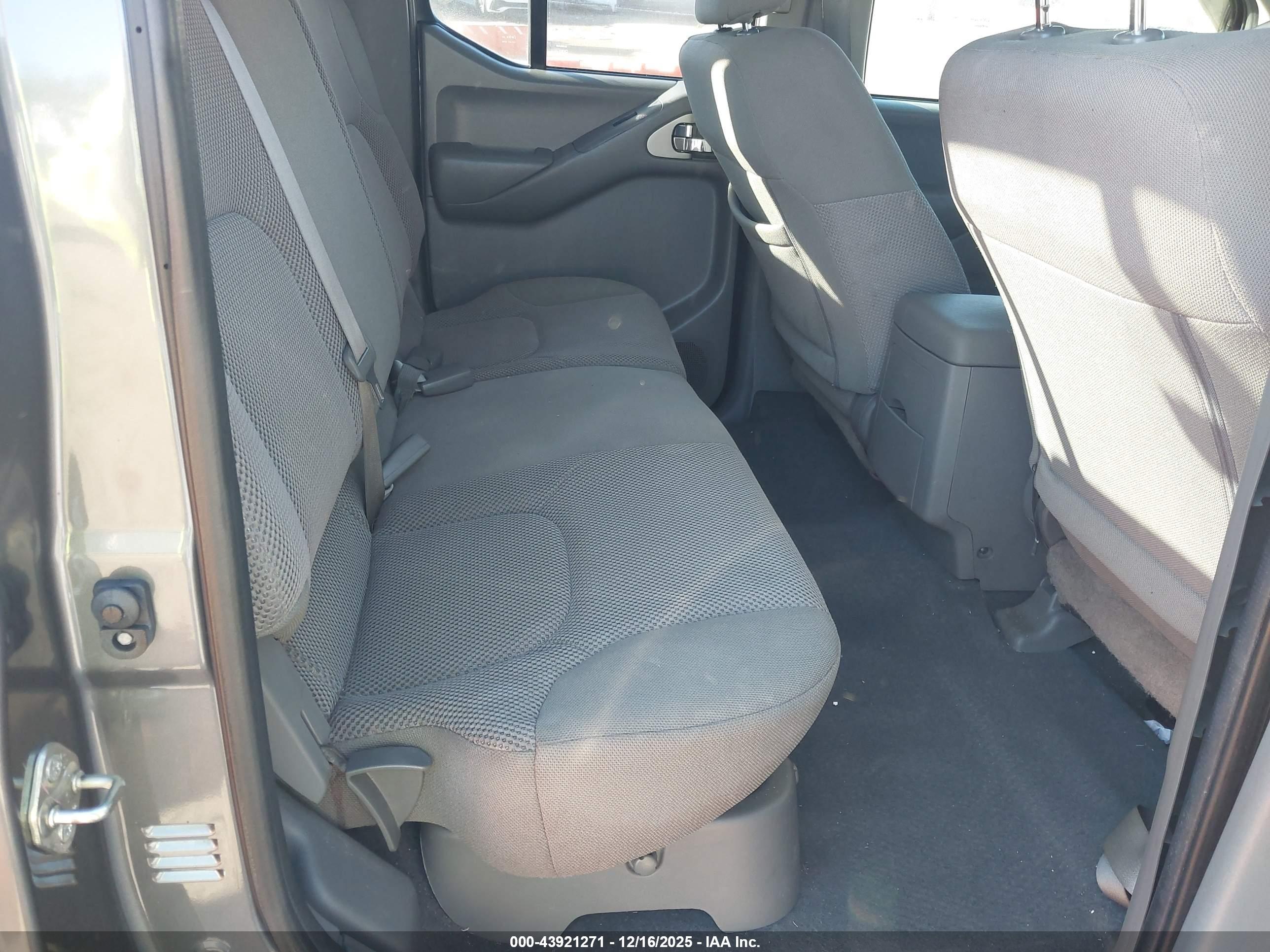 NISSAN FRONTIER image 8