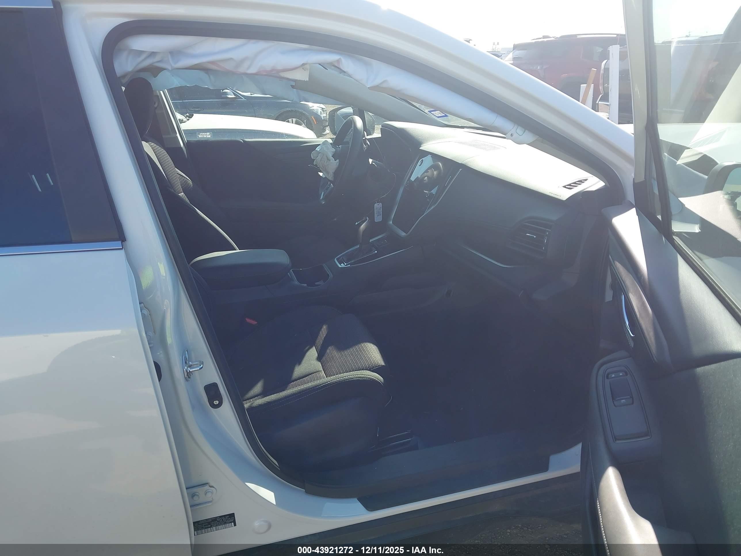 SUBARU OUTBACK image 5