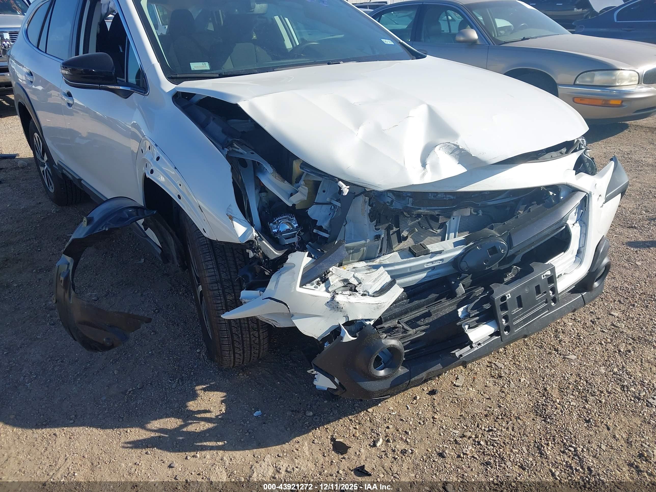 SUBARU OUTBACK image 6