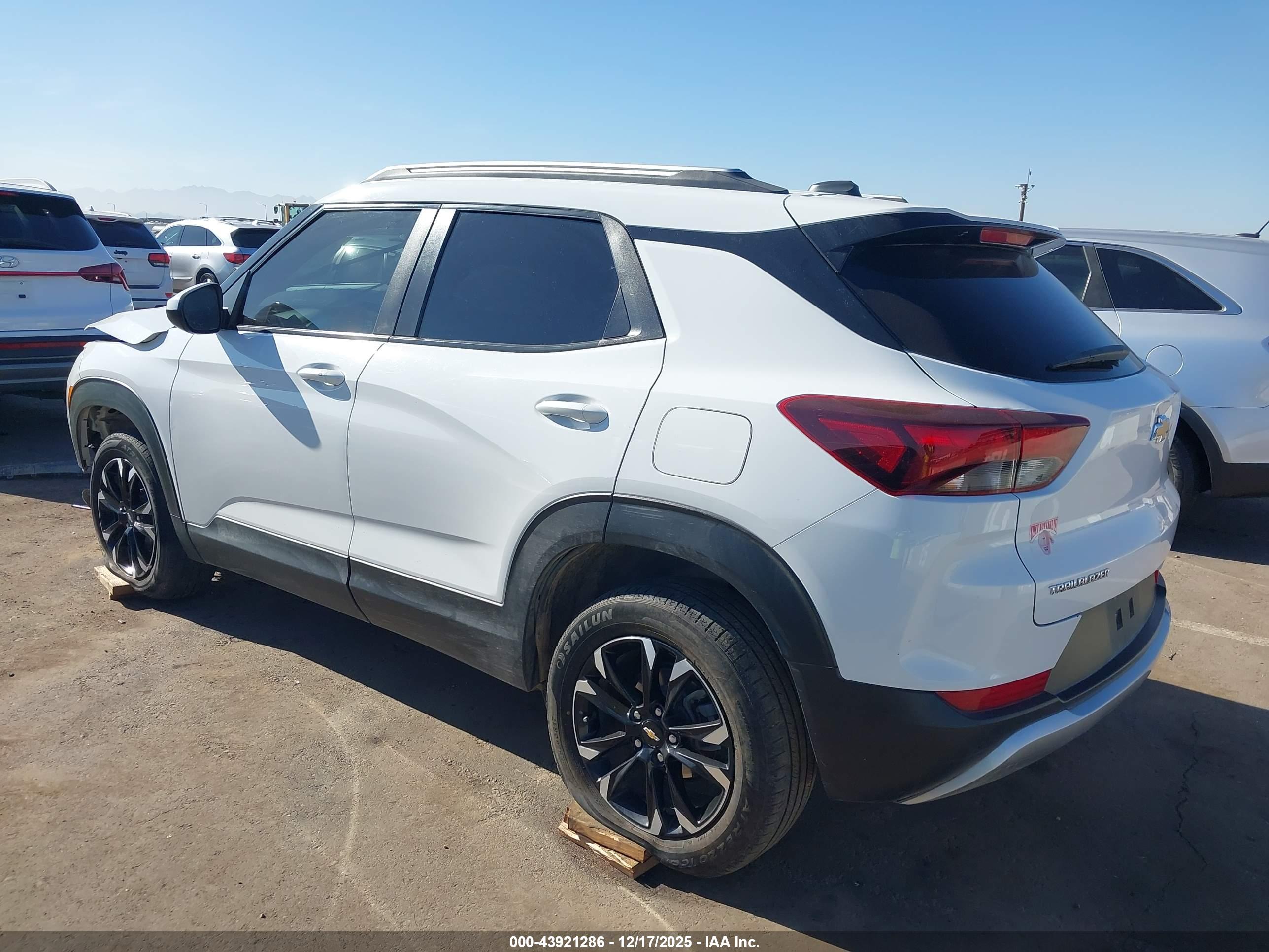 CHEVROLET TRAILBLAZER image 3