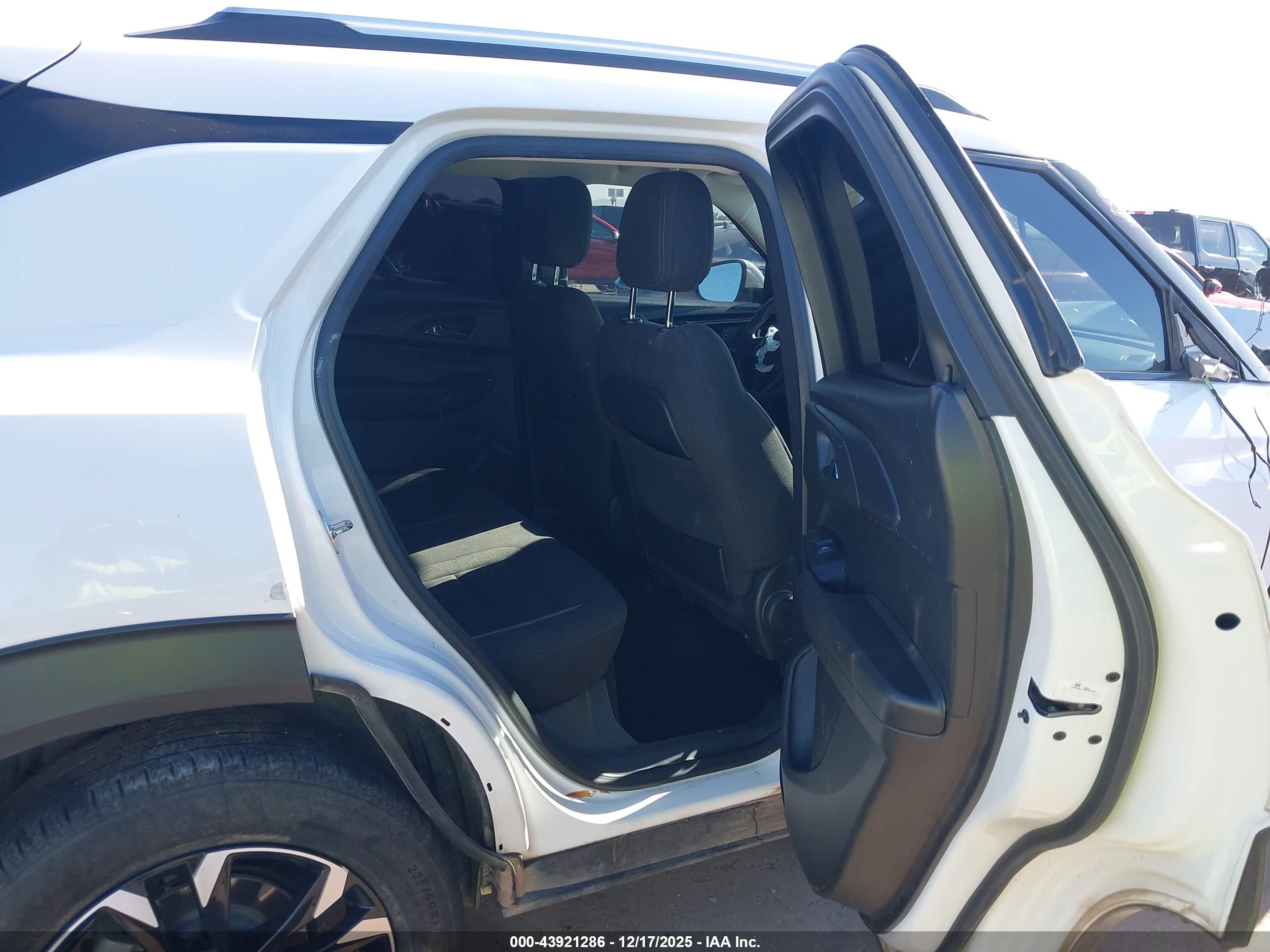CHEVROLET TRAILBLAZER image 8