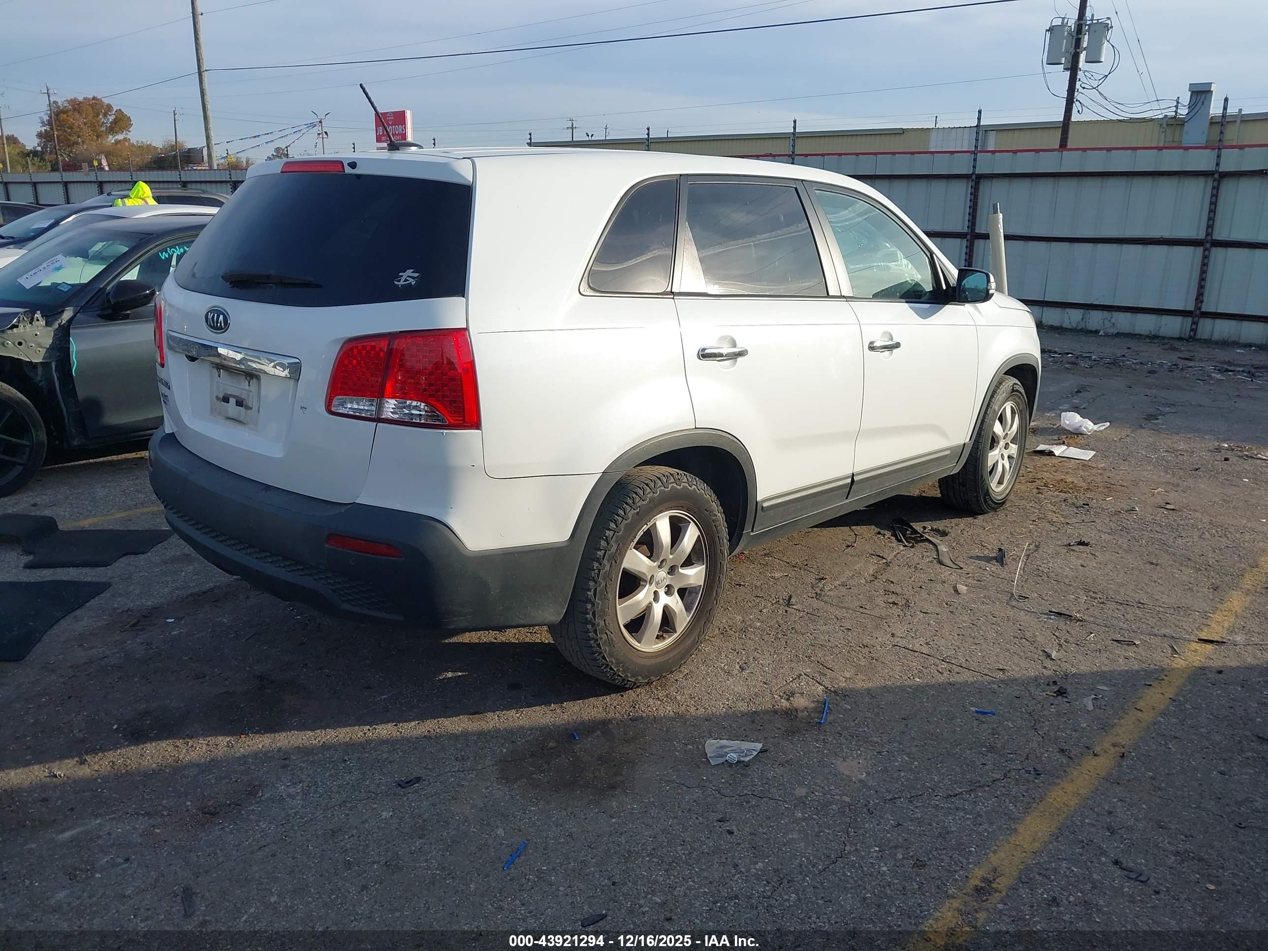 KIA SORENTO image 4