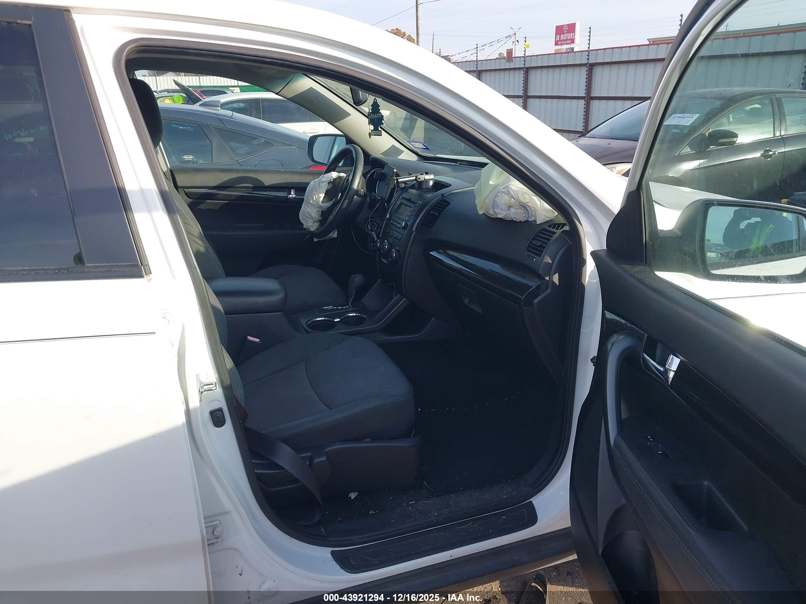 KIA SORENTO image 5