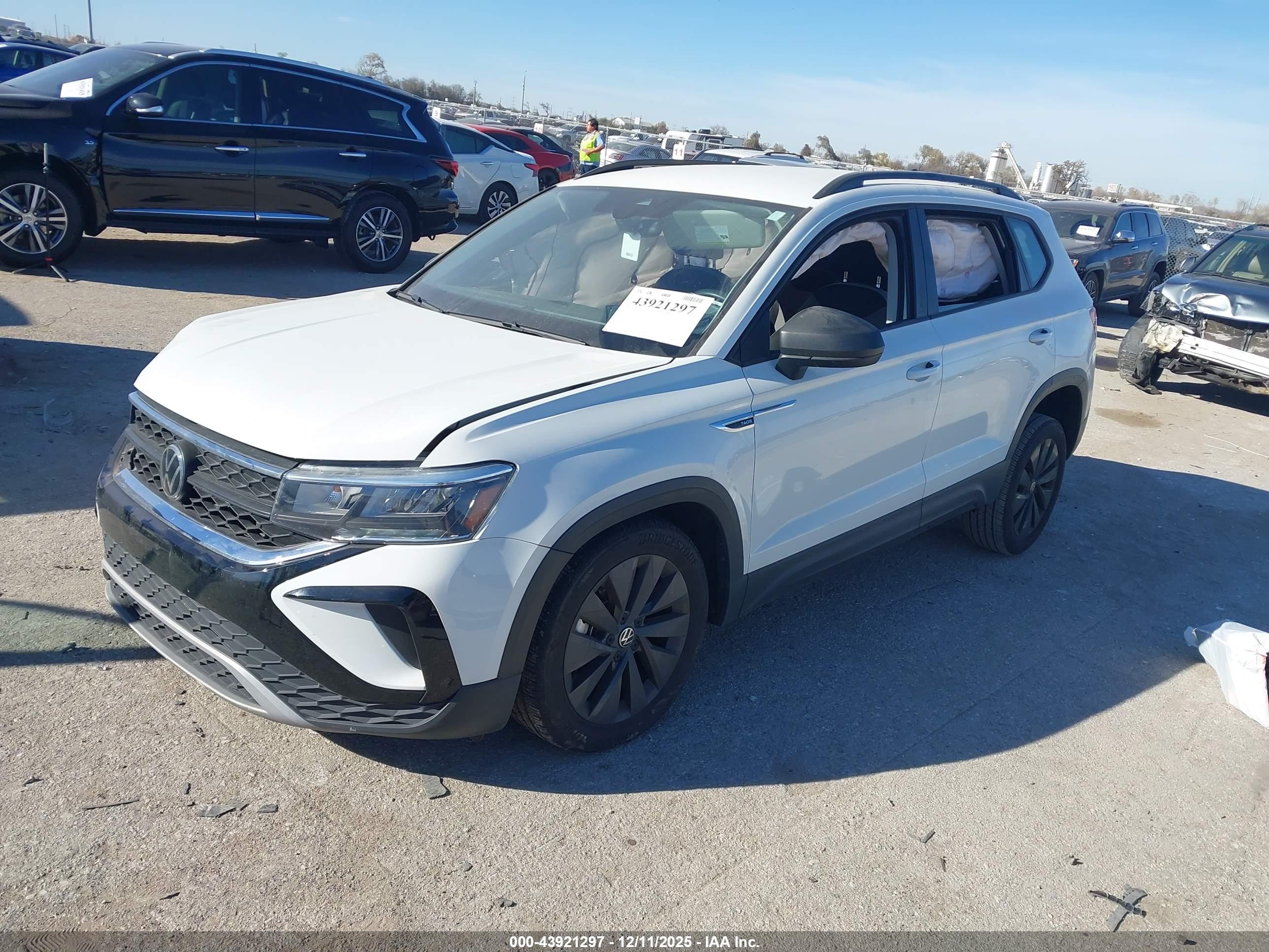 VOLKSWAGEN TAOS image 2