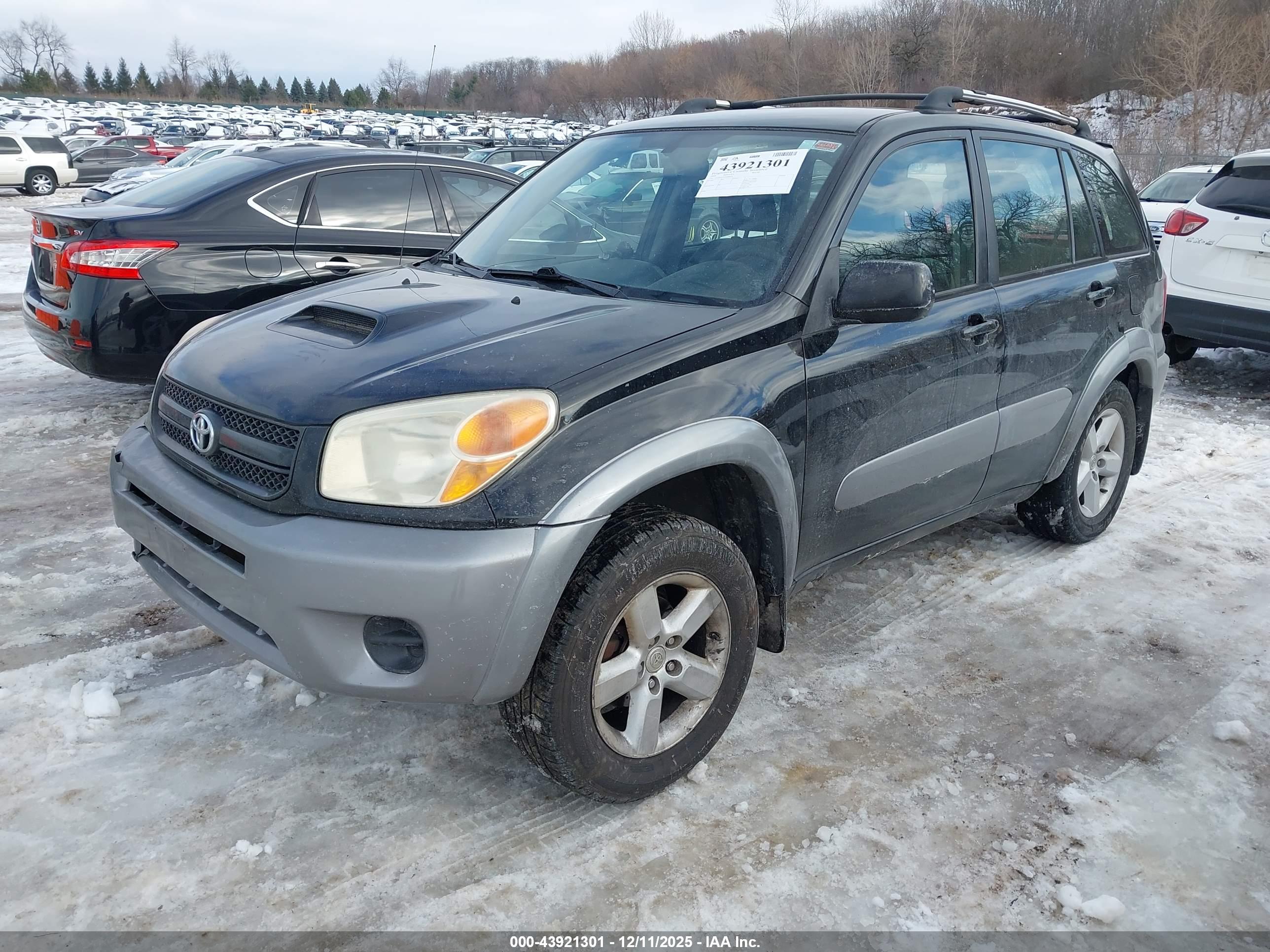 TOYOTA RAV4 image 2