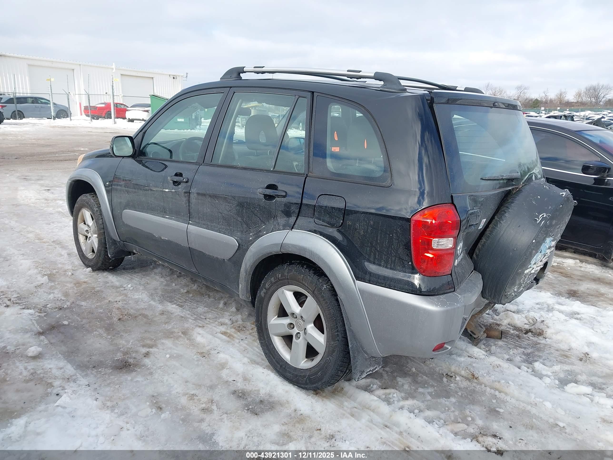 TOYOTA RAV4 image 3