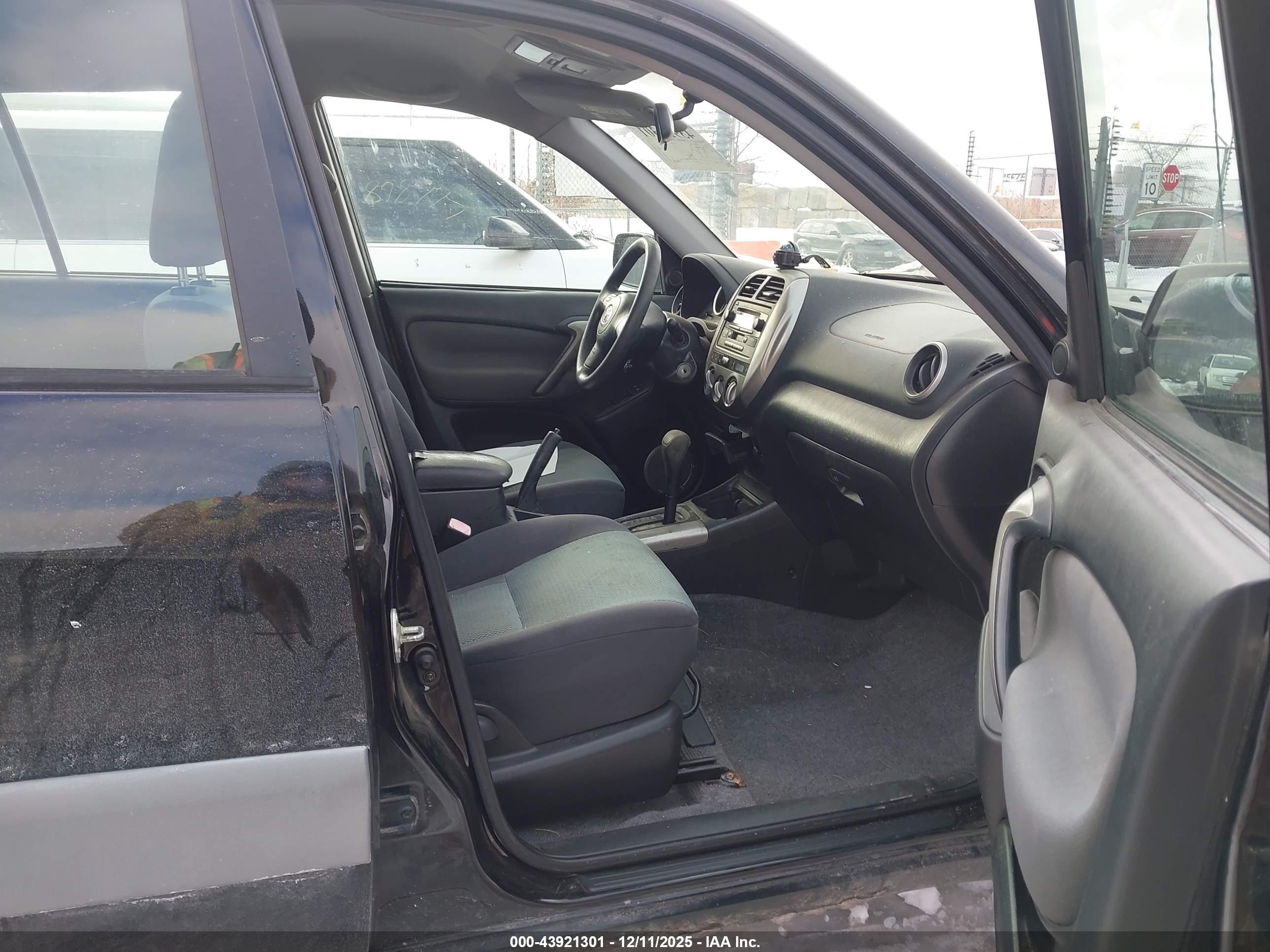 TOYOTA RAV4 image 5