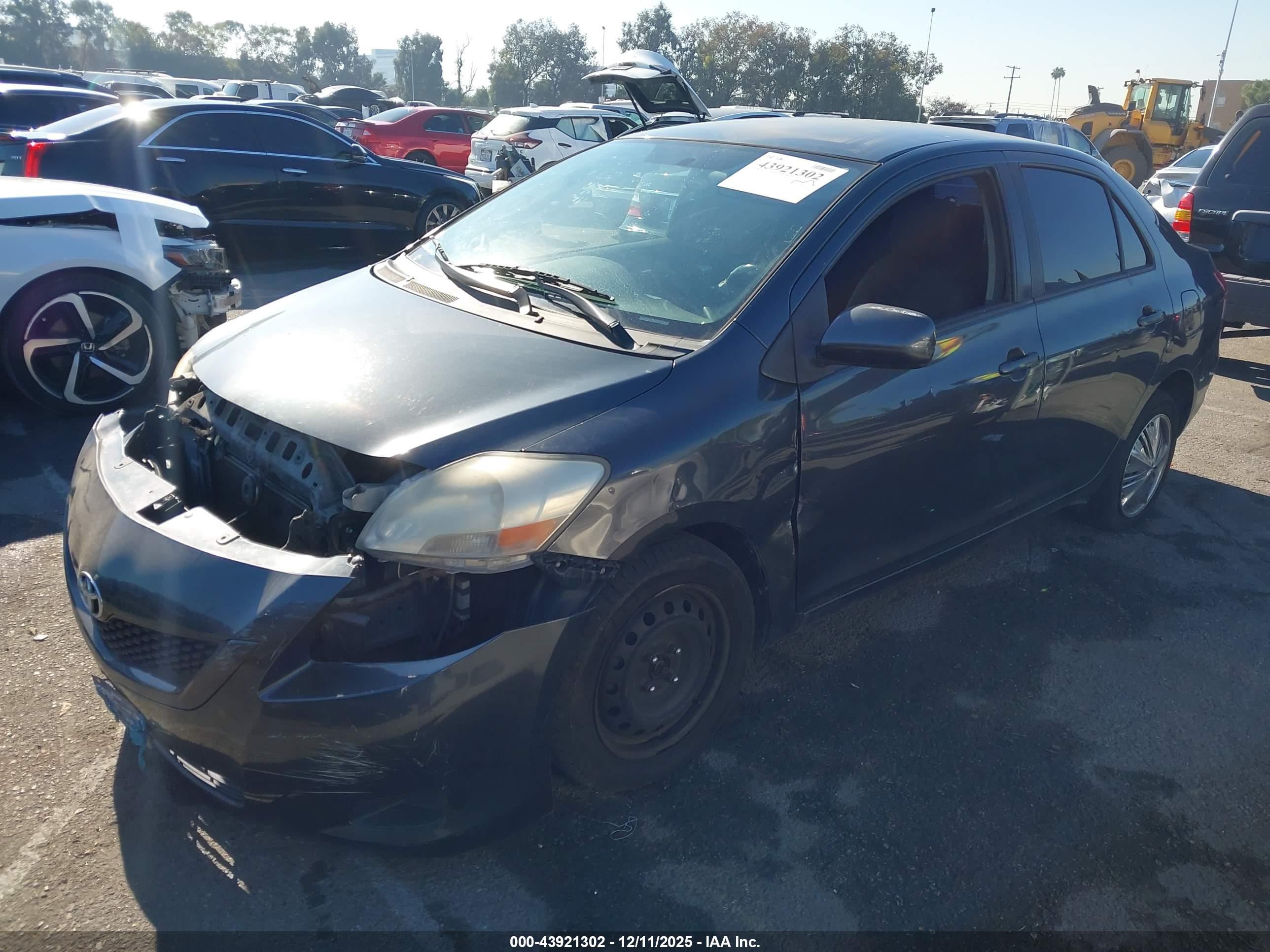 TOYOTA YARIS image 2