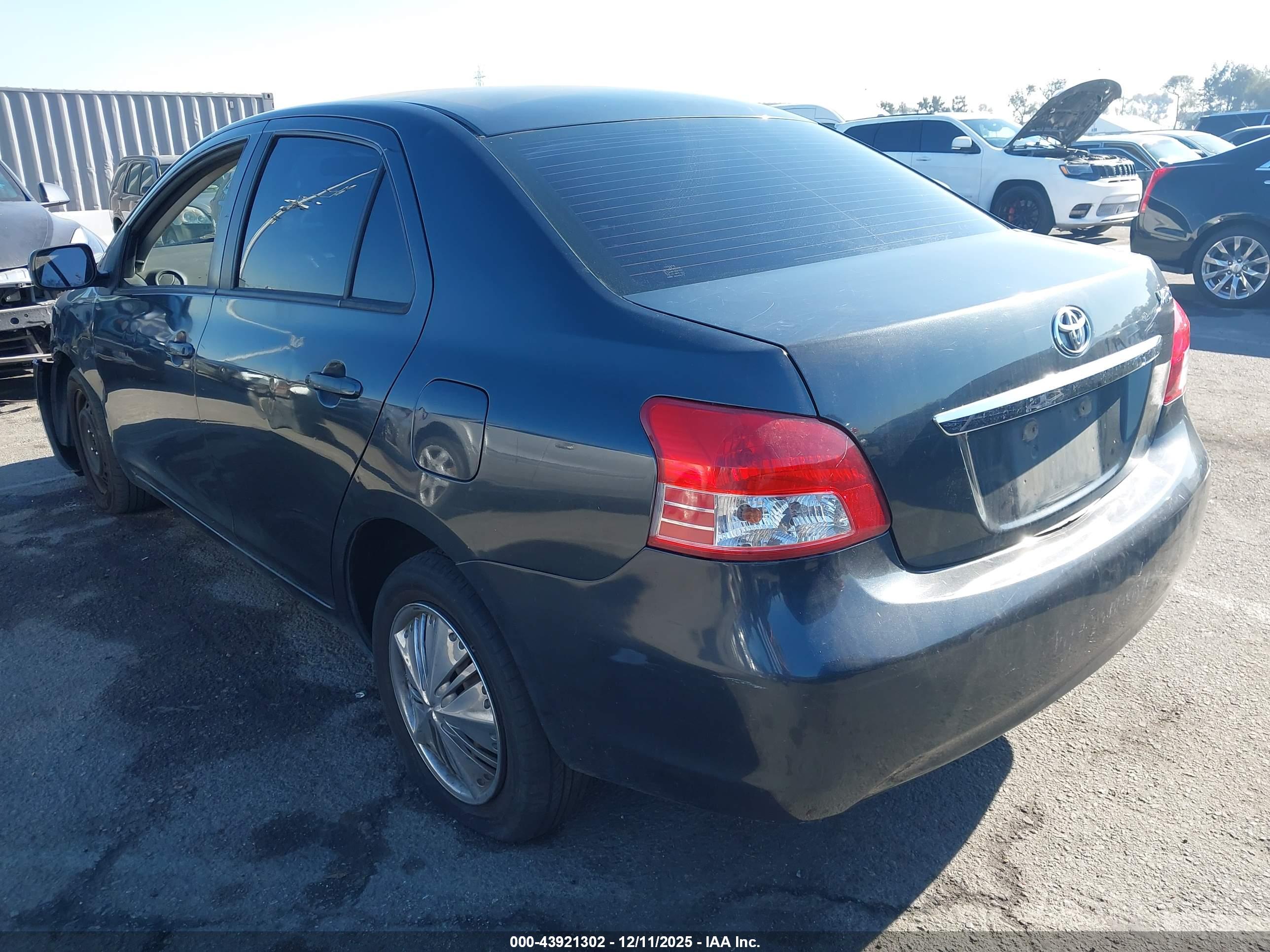 TOYOTA YARIS image 3