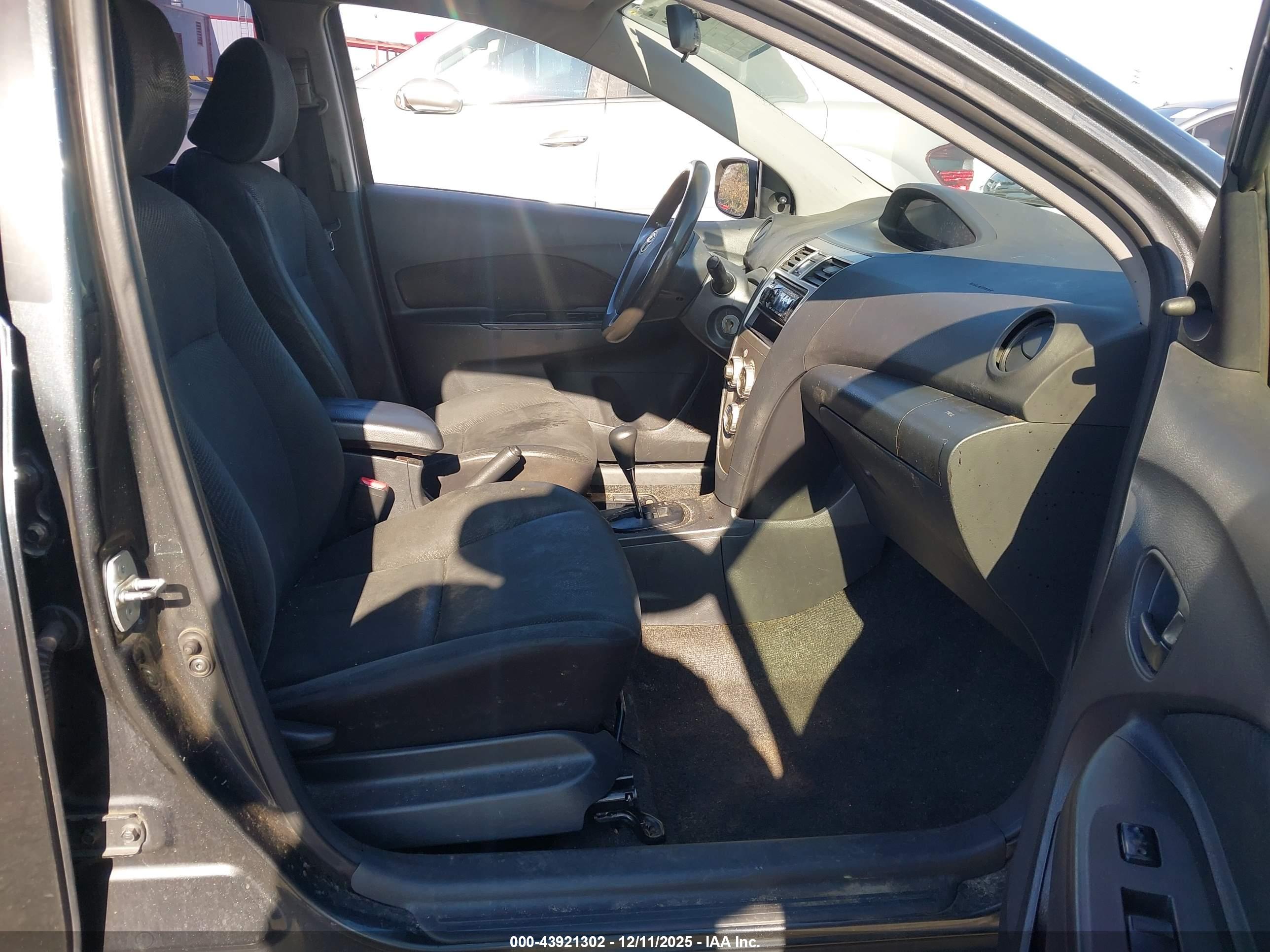 TOYOTA YARIS image 5