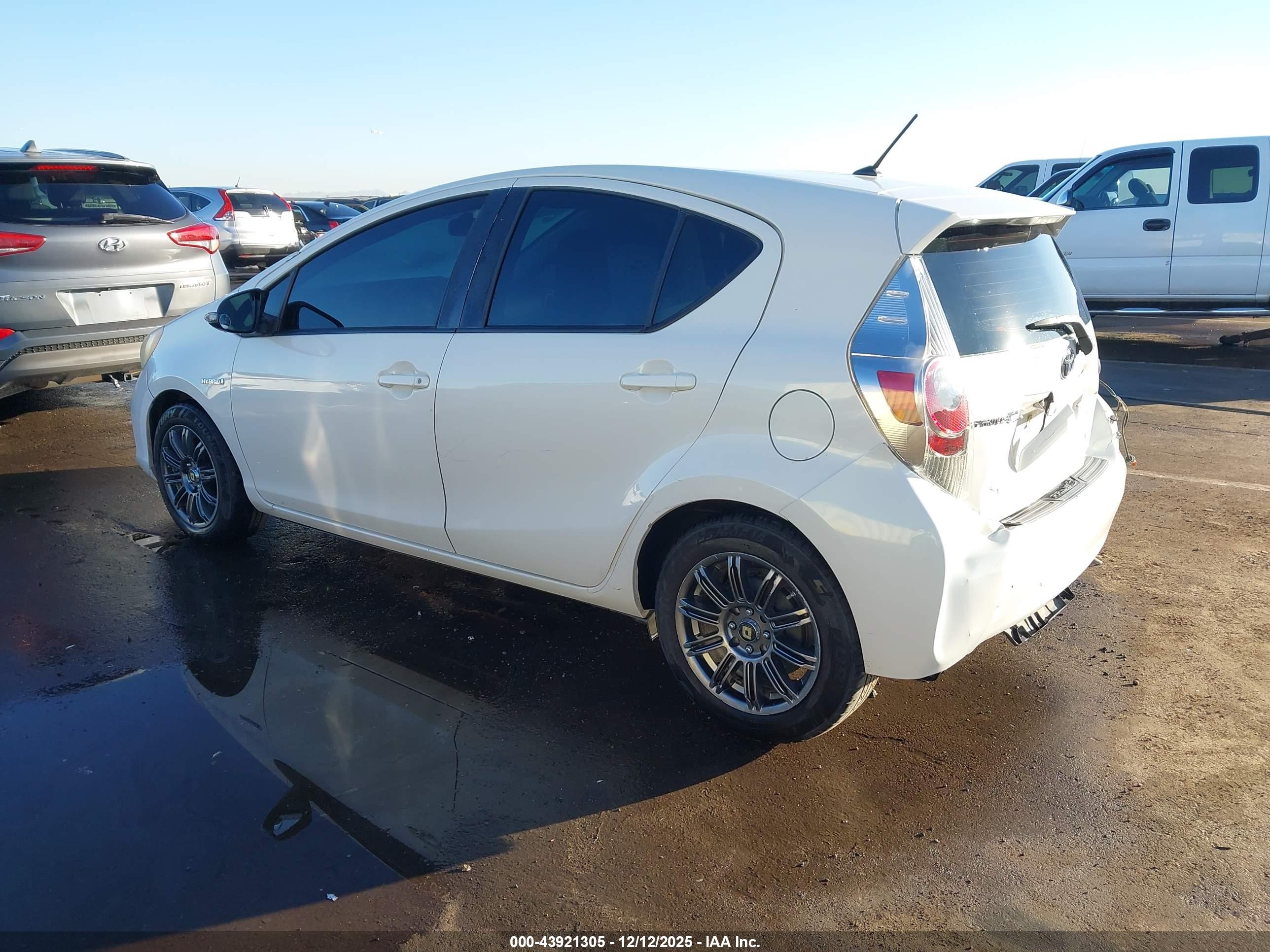 TOYOTA PRIUS image 3