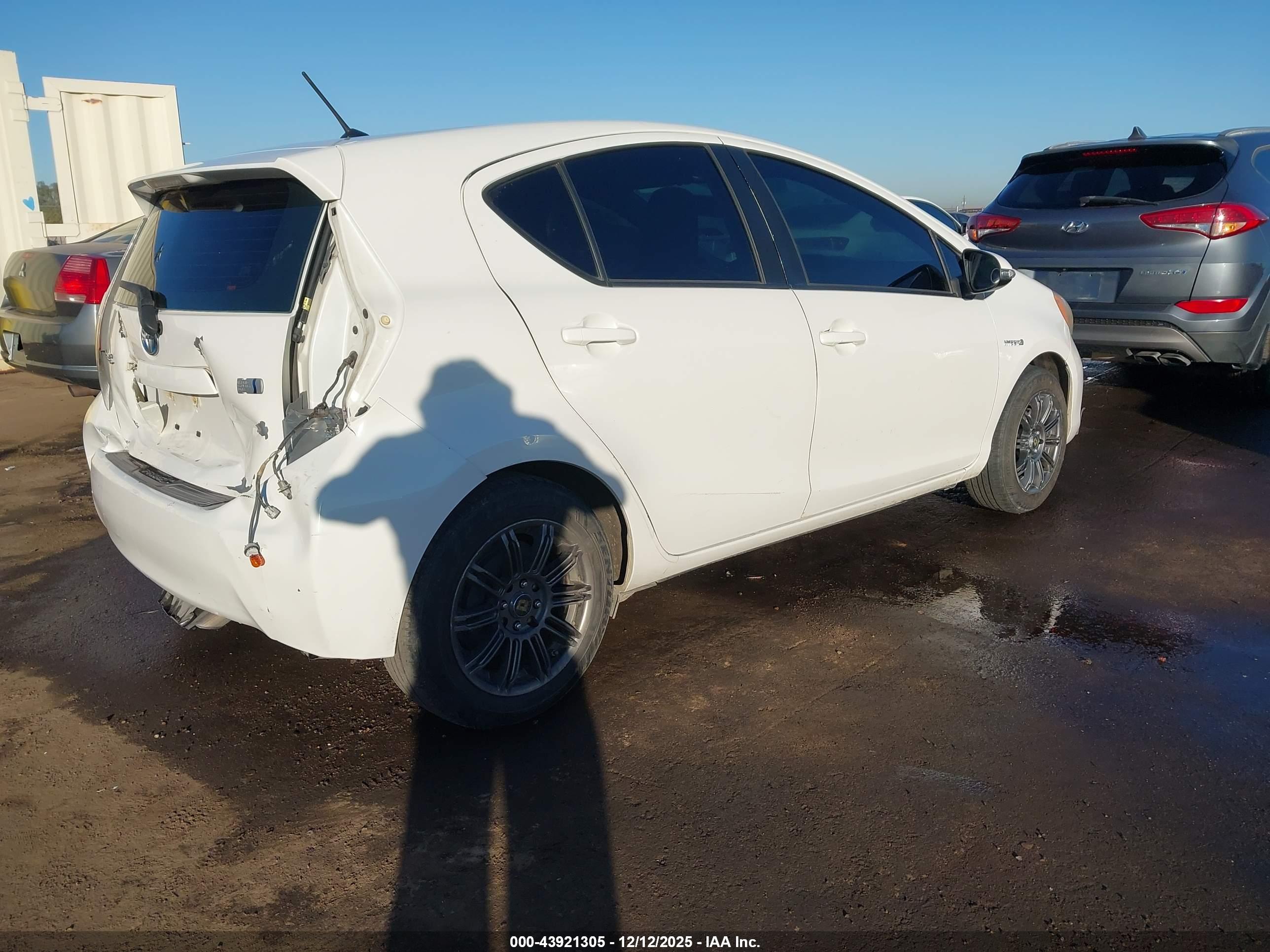 TOYOTA PRIUS image 4