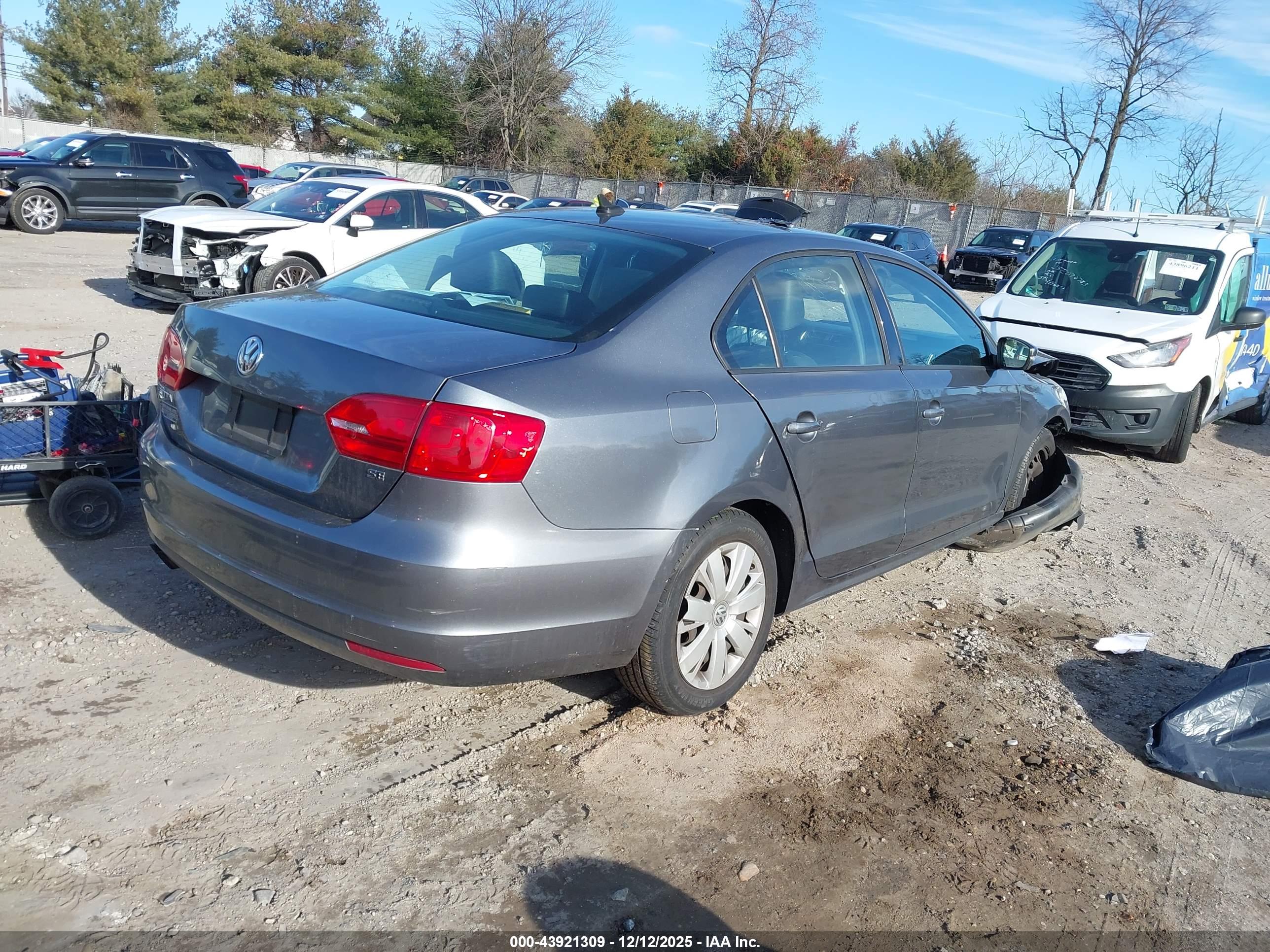 VOLKSWAGEN JETTA image 4