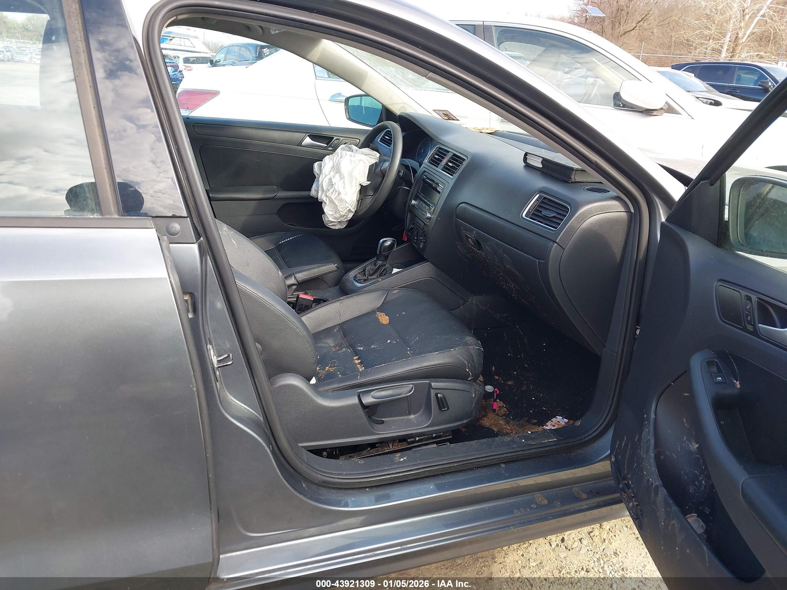VOLKSWAGEN JETTA image 5