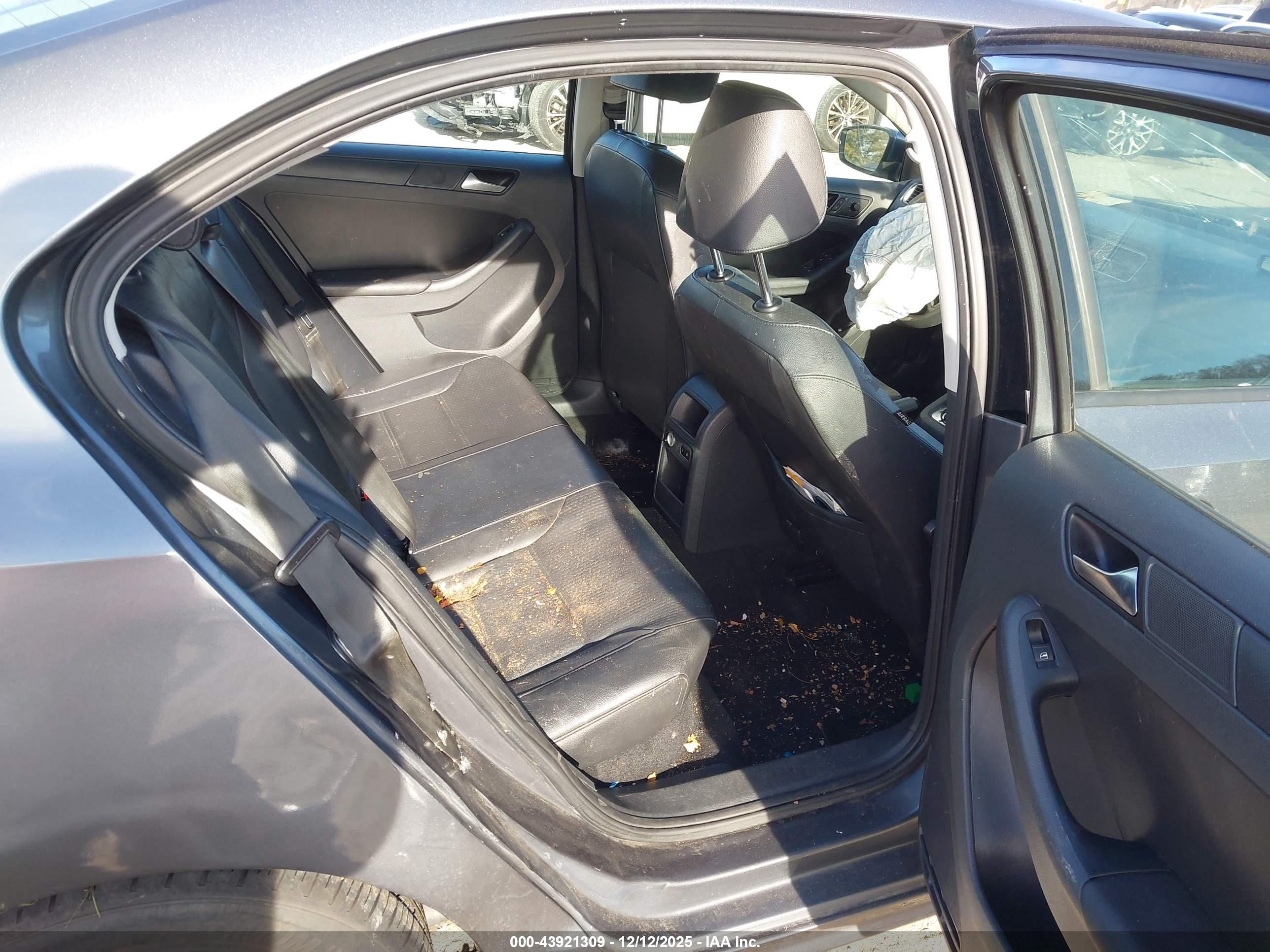 VOLKSWAGEN JETTA image 8