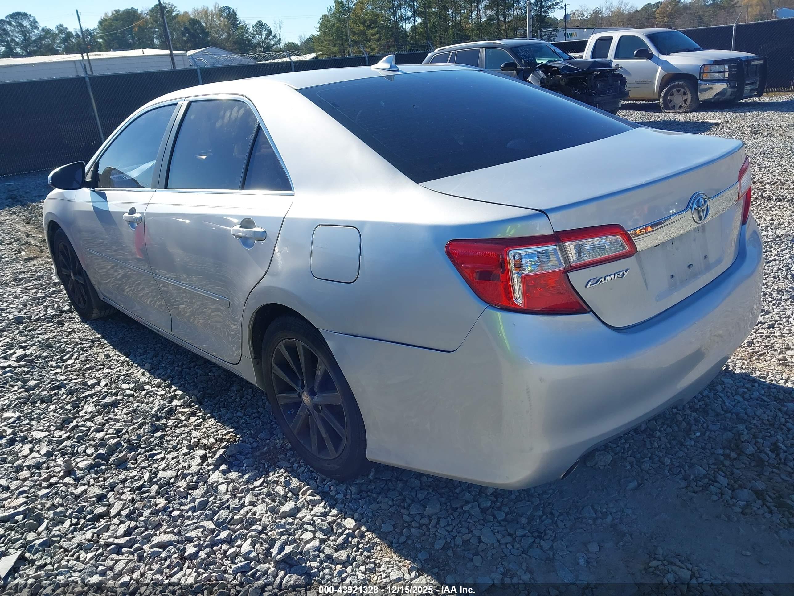 TOYOTA CAMRY image 3