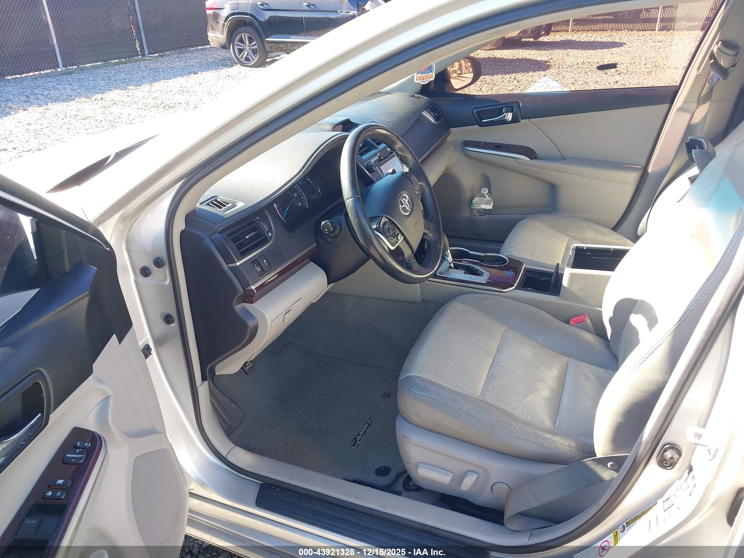TOYOTA CAMRY image 5