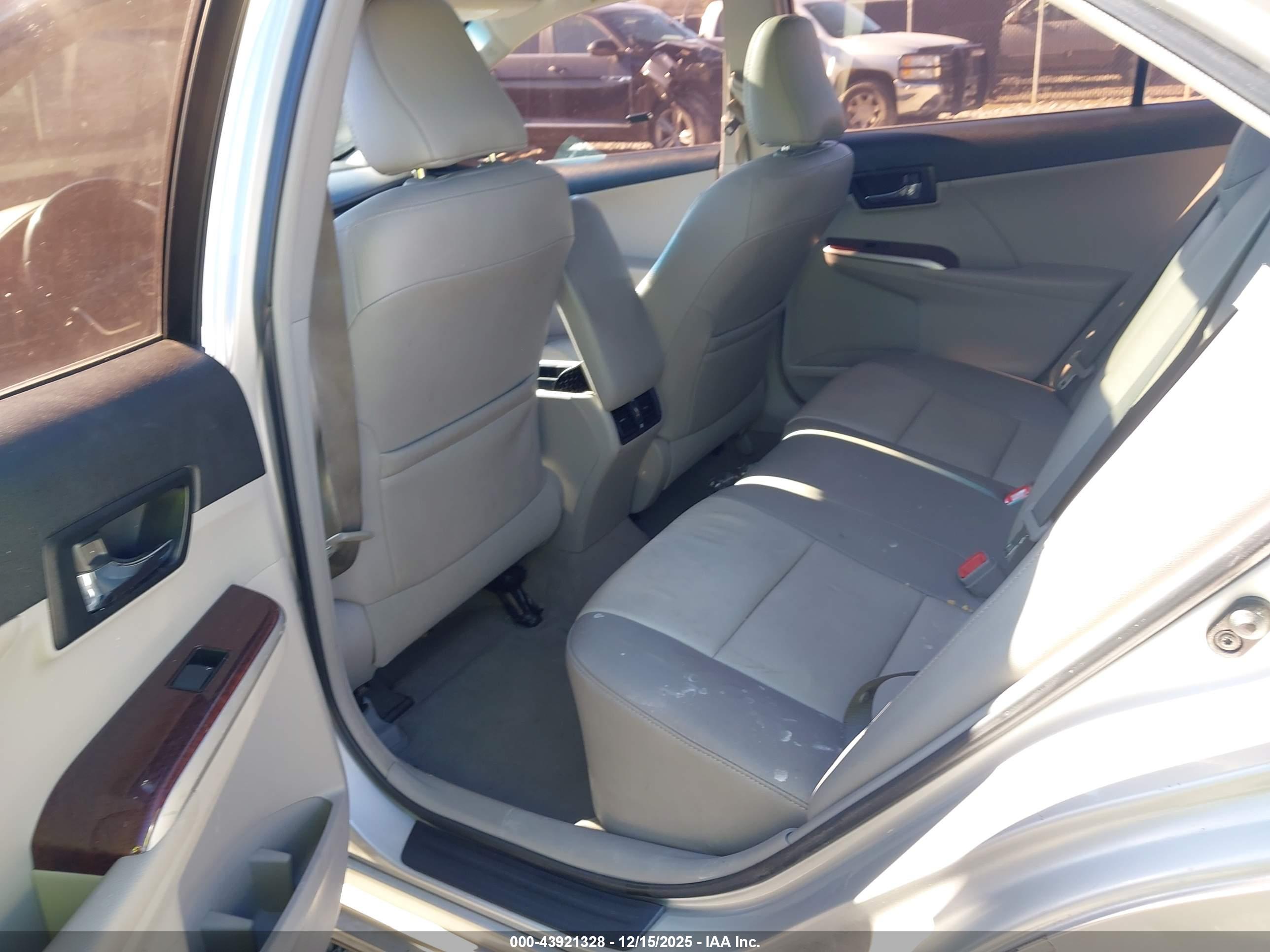 TOYOTA CAMRY image 8