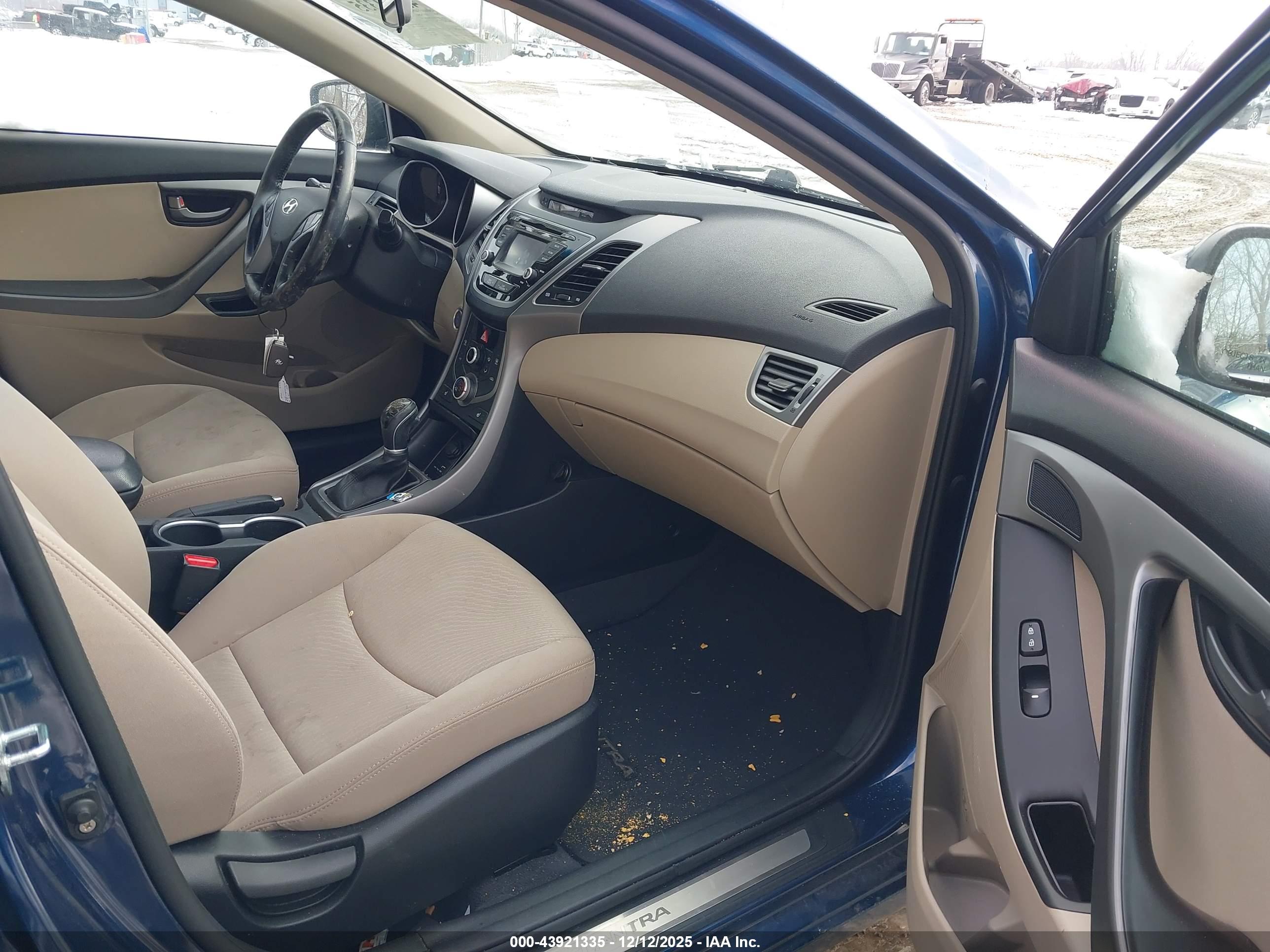 HYUNDAI ELANTRA image 5