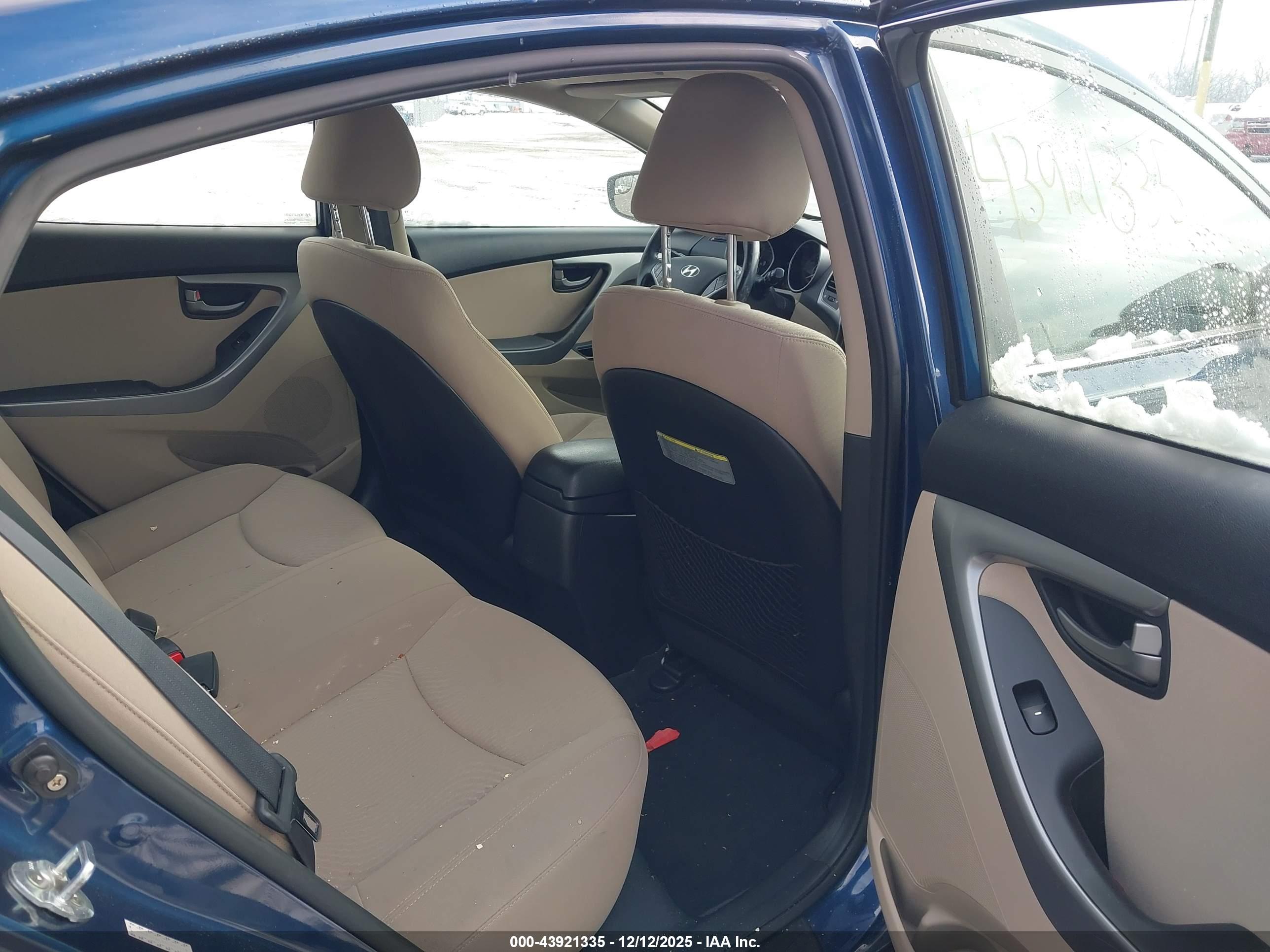 HYUNDAI ELANTRA image 8