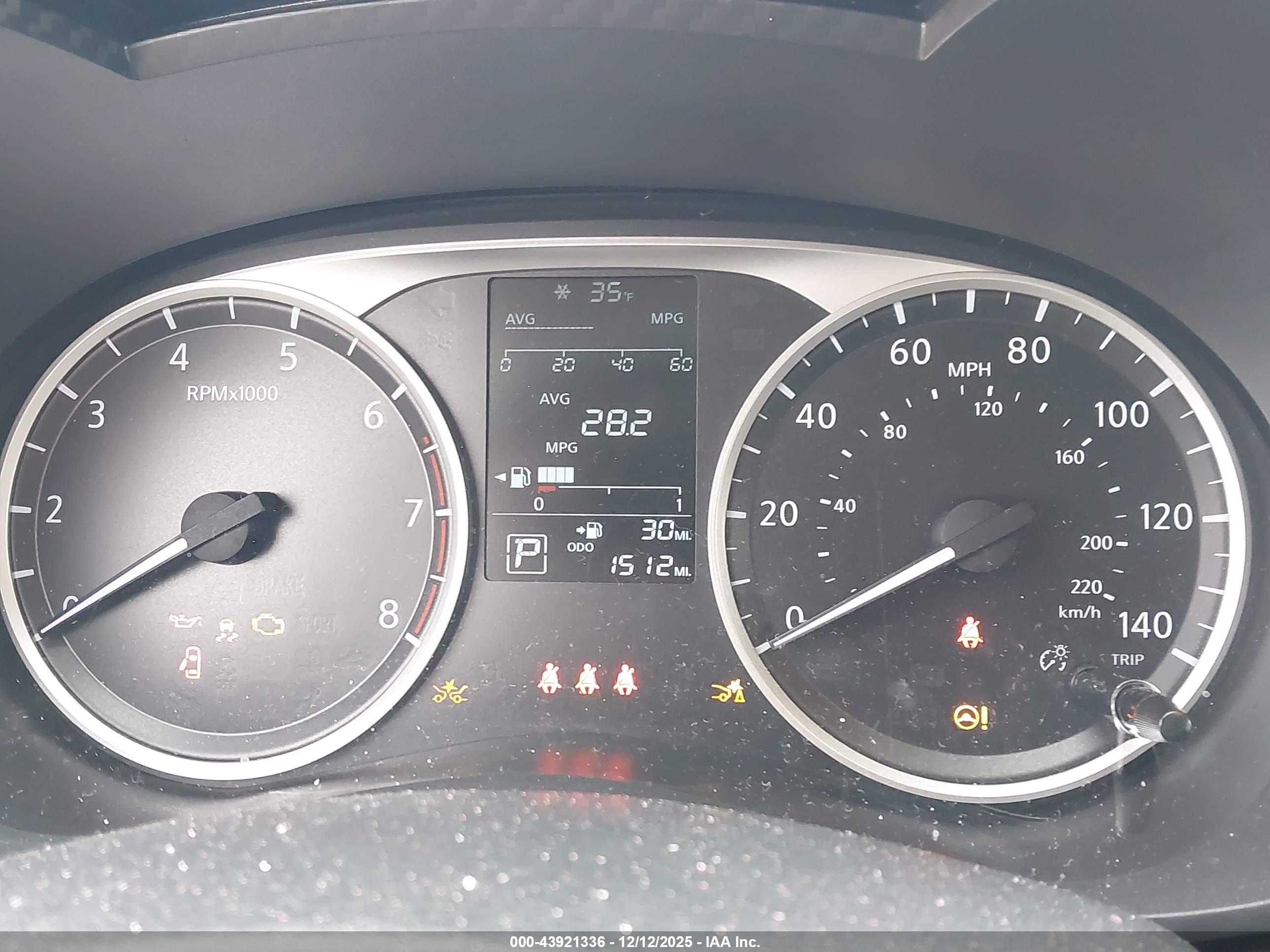 NISSAN VERSA image 7