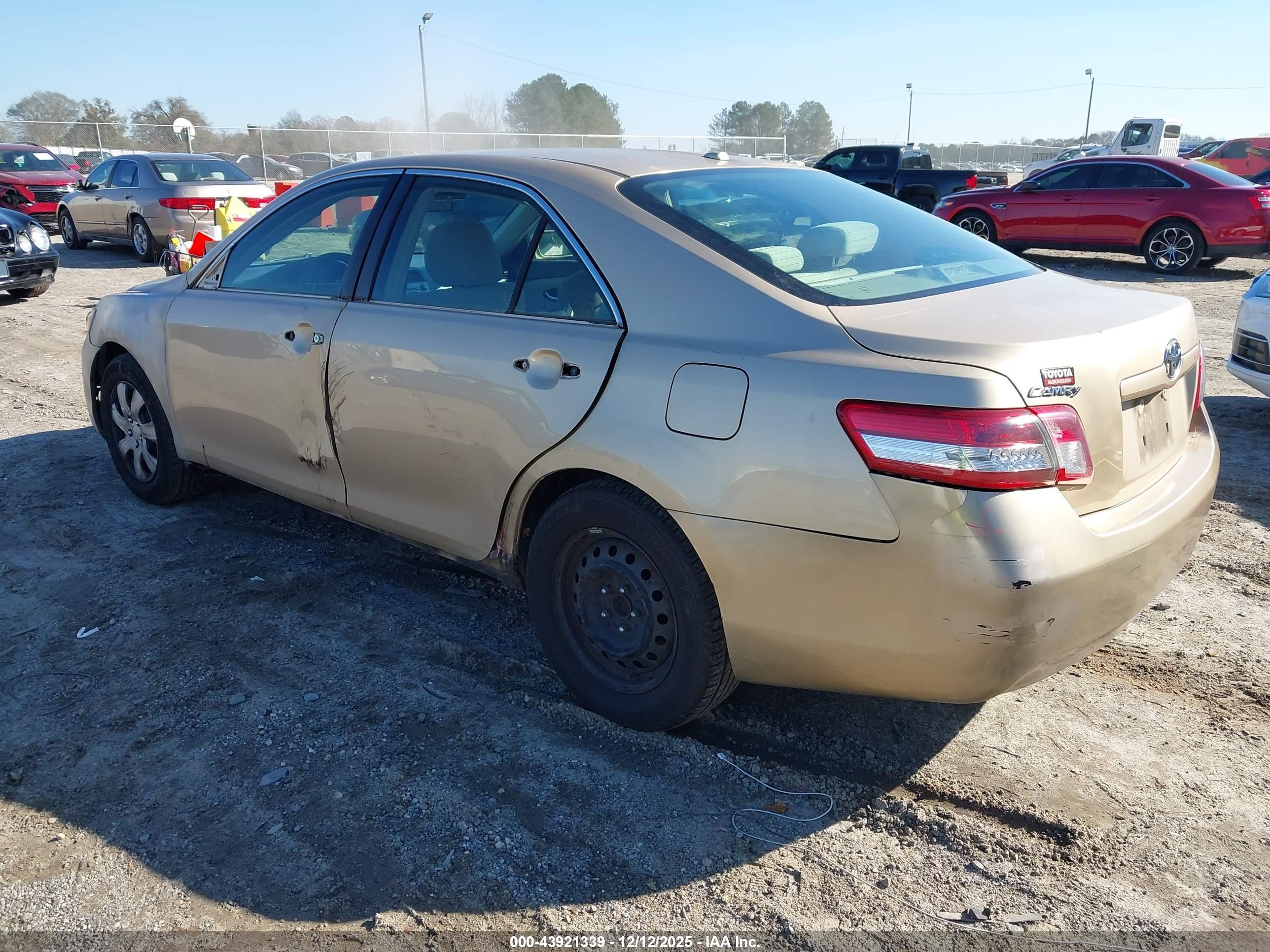 TOYOTA CAMRY image 3