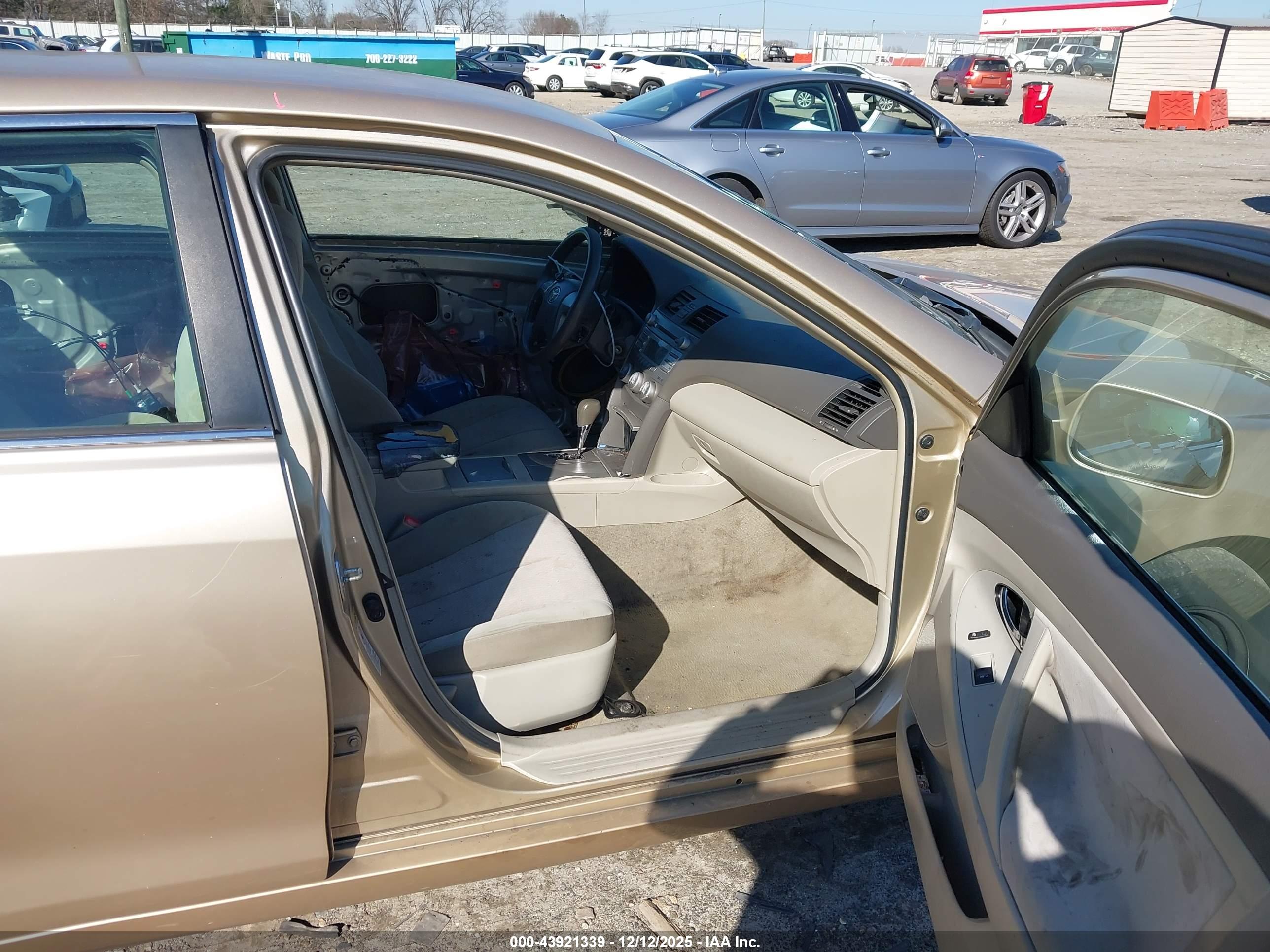 TOYOTA CAMRY image 5