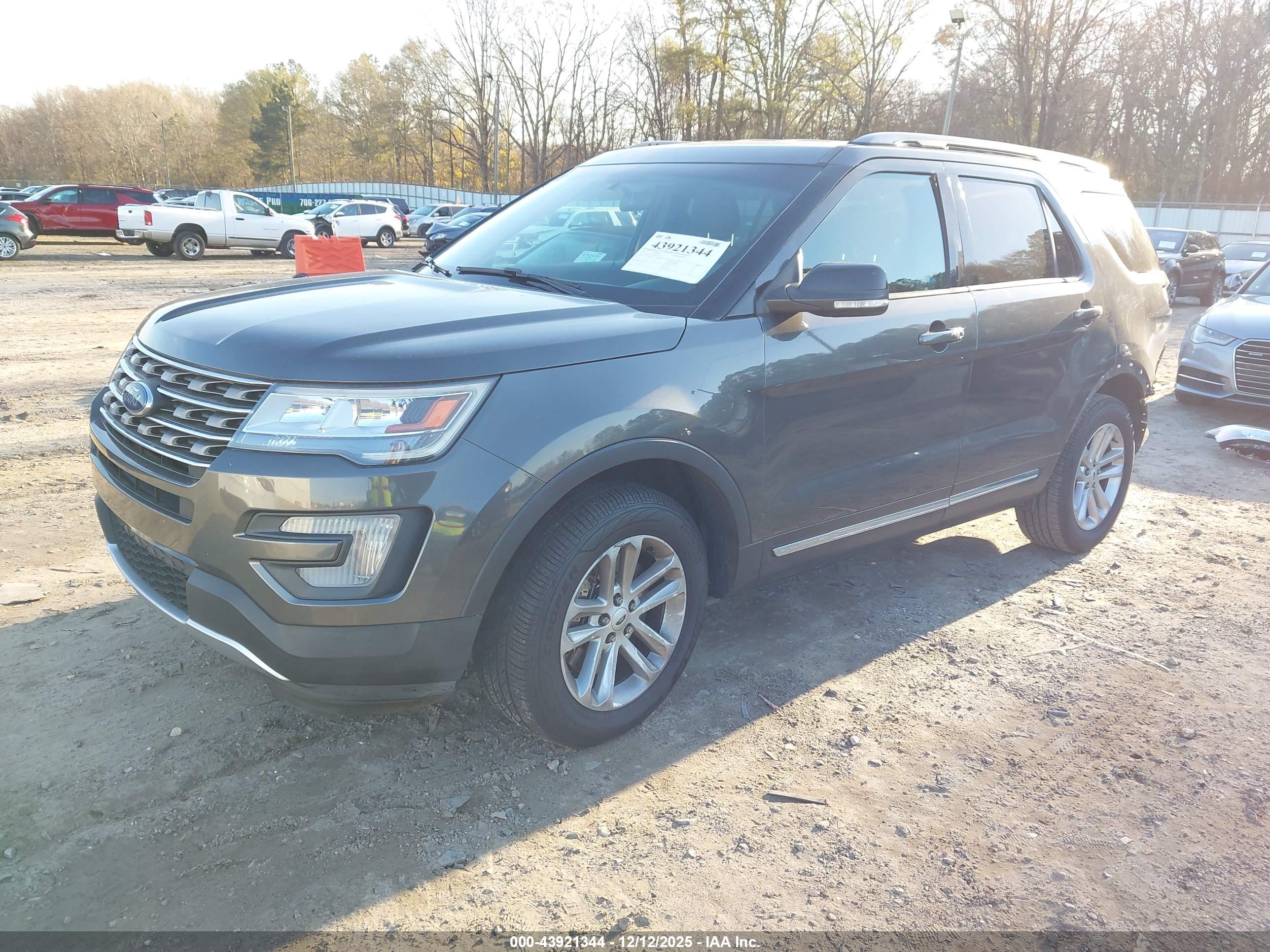 FORD EXPLORER image 2