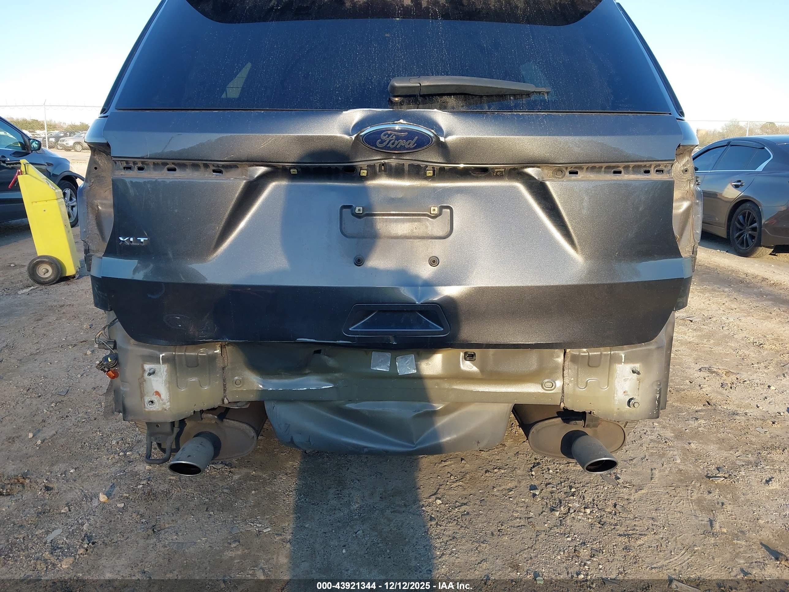 FORD EXPLORER image 6