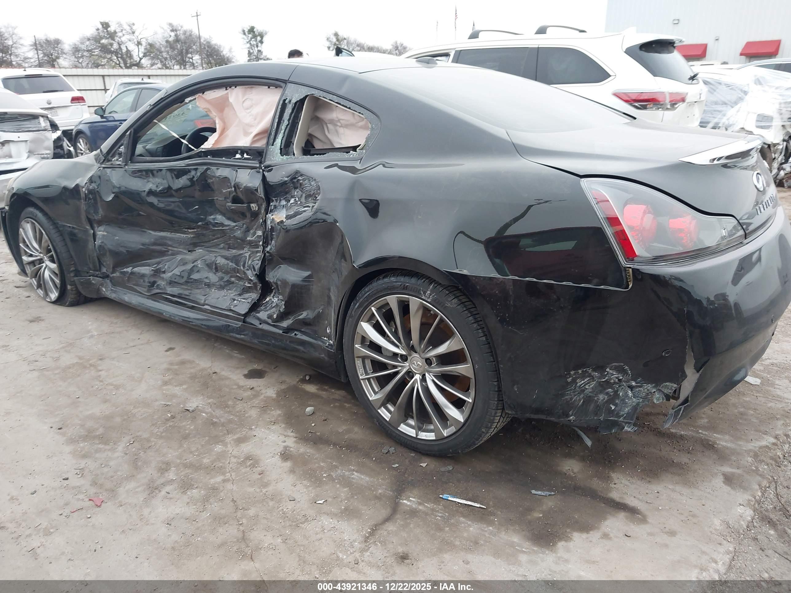 INFINITI G37 image 3