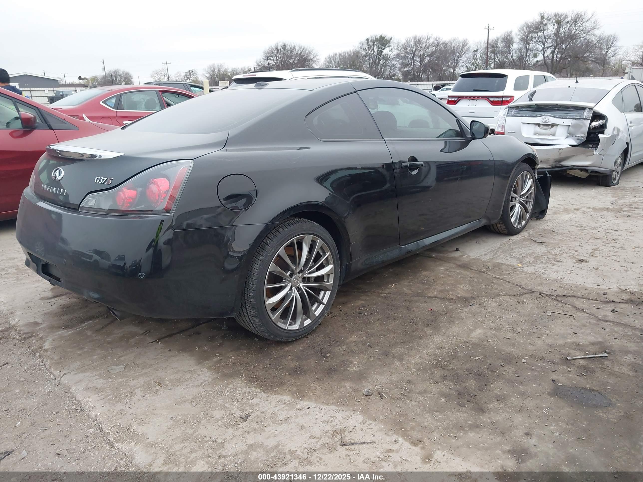 INFINITI G37 image 4